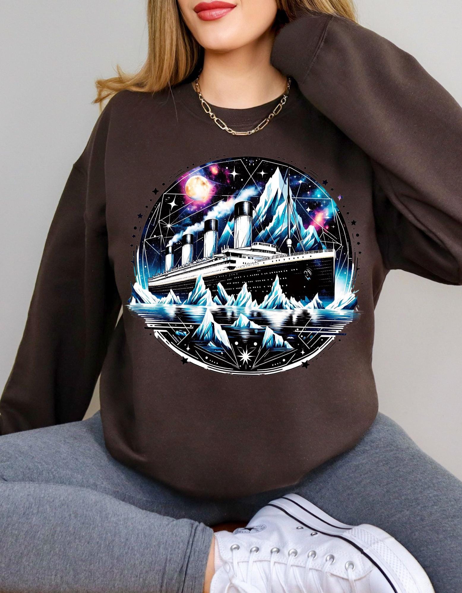 Personalisierbares Cosmic Galaxy Titanic Sweatshirt, Weltraum Geschenk, Nebel Geschenk, Astronomie Kleidung, Celestial Jumper