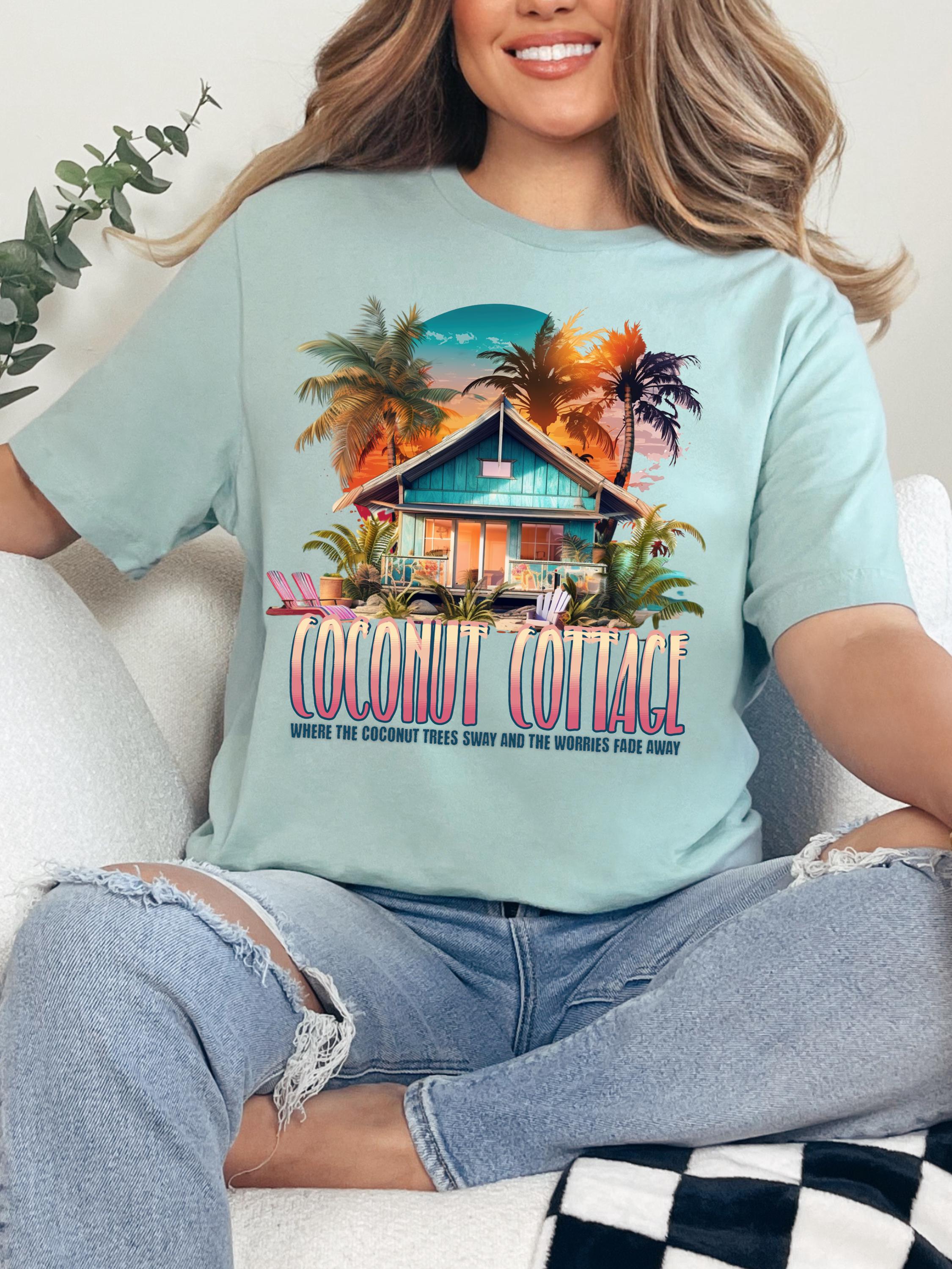 Personalisierbares Beach Bum Shirt, Coconut Cottage Sommer T-Shirt - Geschenk für Sie, Familienurlaub, Besties T-Shirt, Unisex Kleidungsstück gefärbt