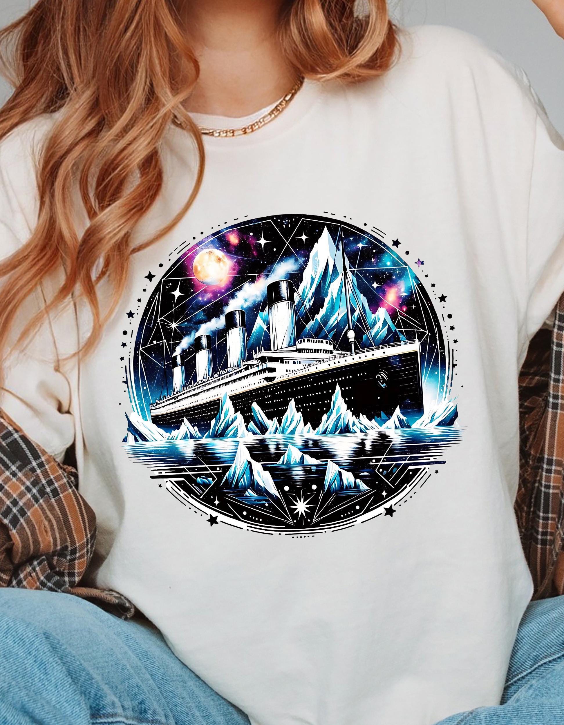 Personalisierbares Cosmic Galaxy Titanic Tshirt, Weltraum Geschenk, Nebel Geschenk, Astronomie Kleidung, Celestial Jumper