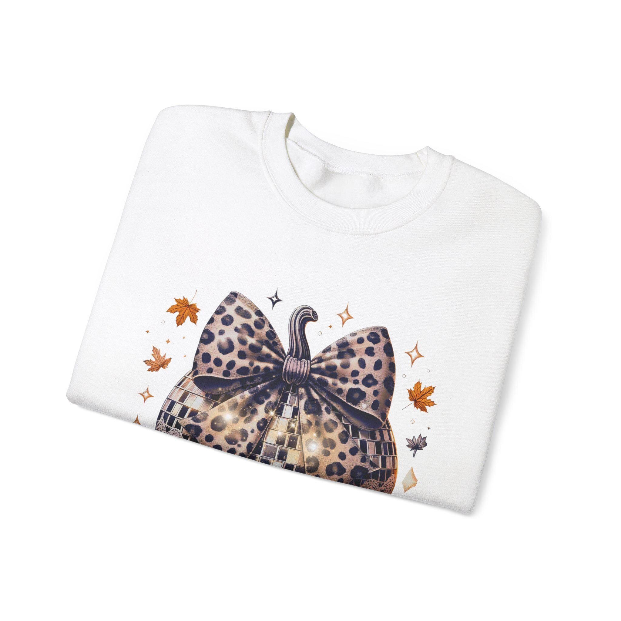 Lacey Leopard Print Thanksgiving Sweatshirt, Herbst Crewneck Pullover, Herbst Animal Print Top, Urlaubsgeschenk für Sie, Gemütlicher Pullover, Schwarz und