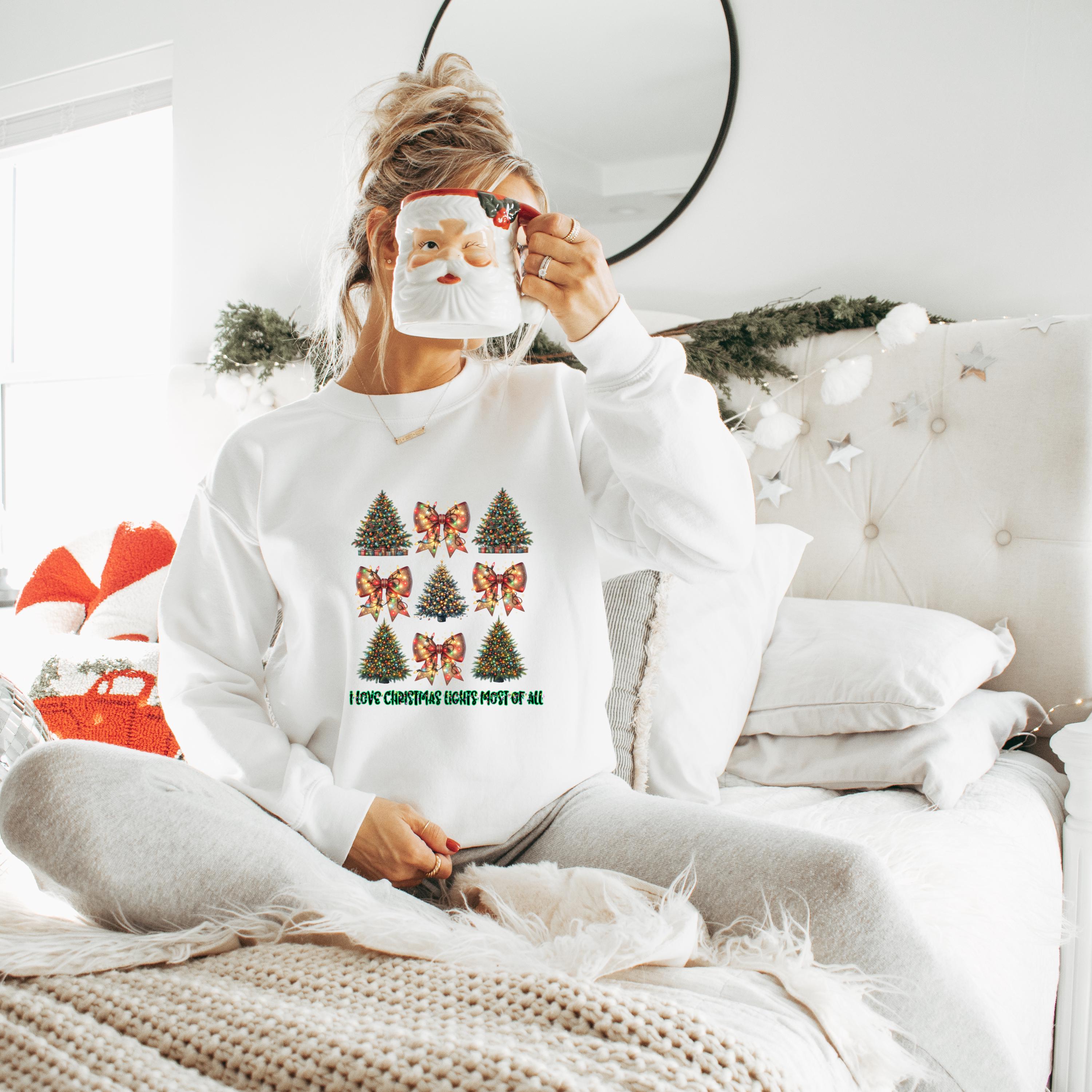 Weihnachts-Crewneck-Sweatshirt – Festliches Baum- und Schleifen-Design, Weihnachtspullover, Winterpullover, Weihnachtspullover, gemütlicher Weihnachtspullover