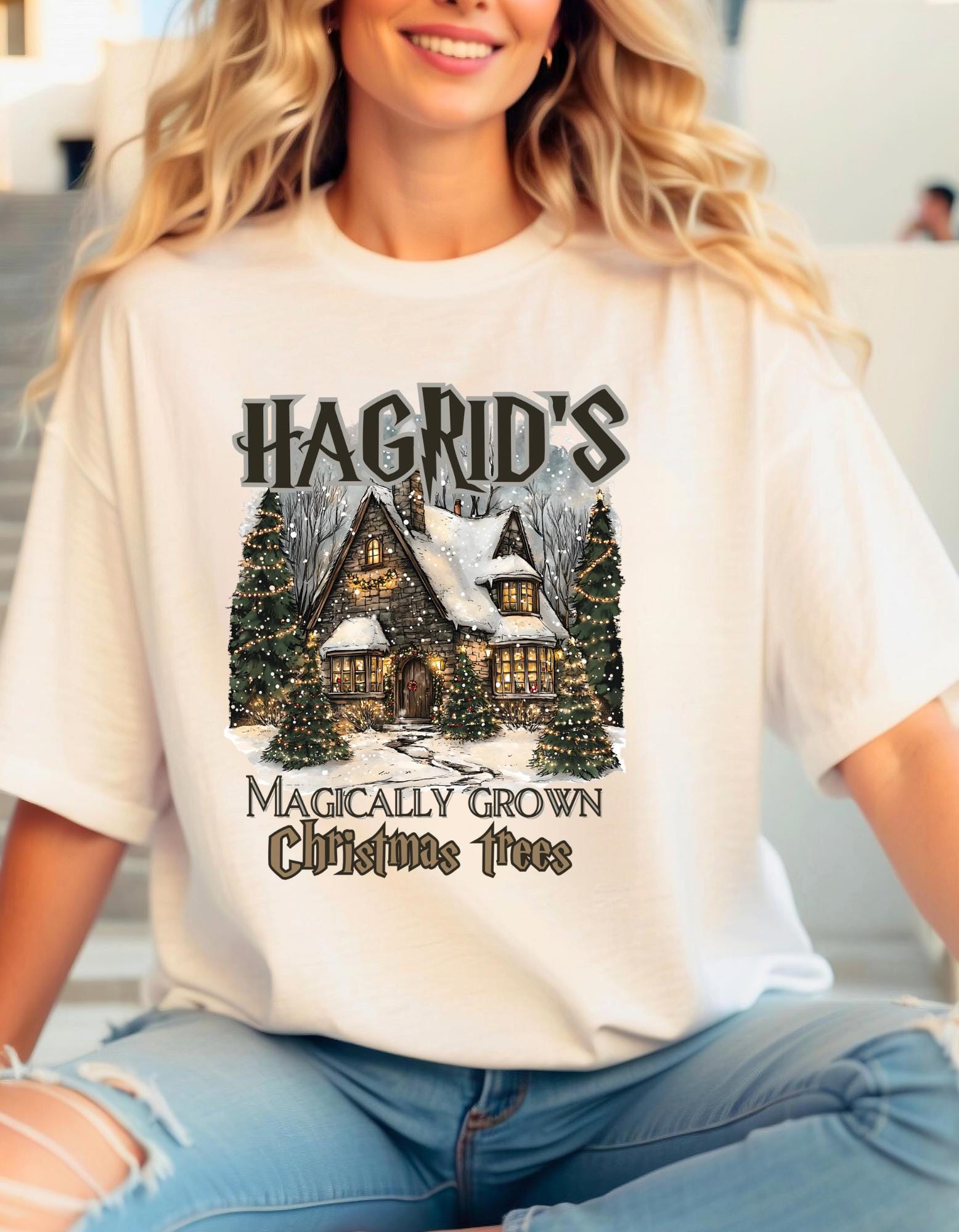 Personalisierbares Hagrid Weihnachtsbäume T-Shirt - Magischer Feiertagsgeist