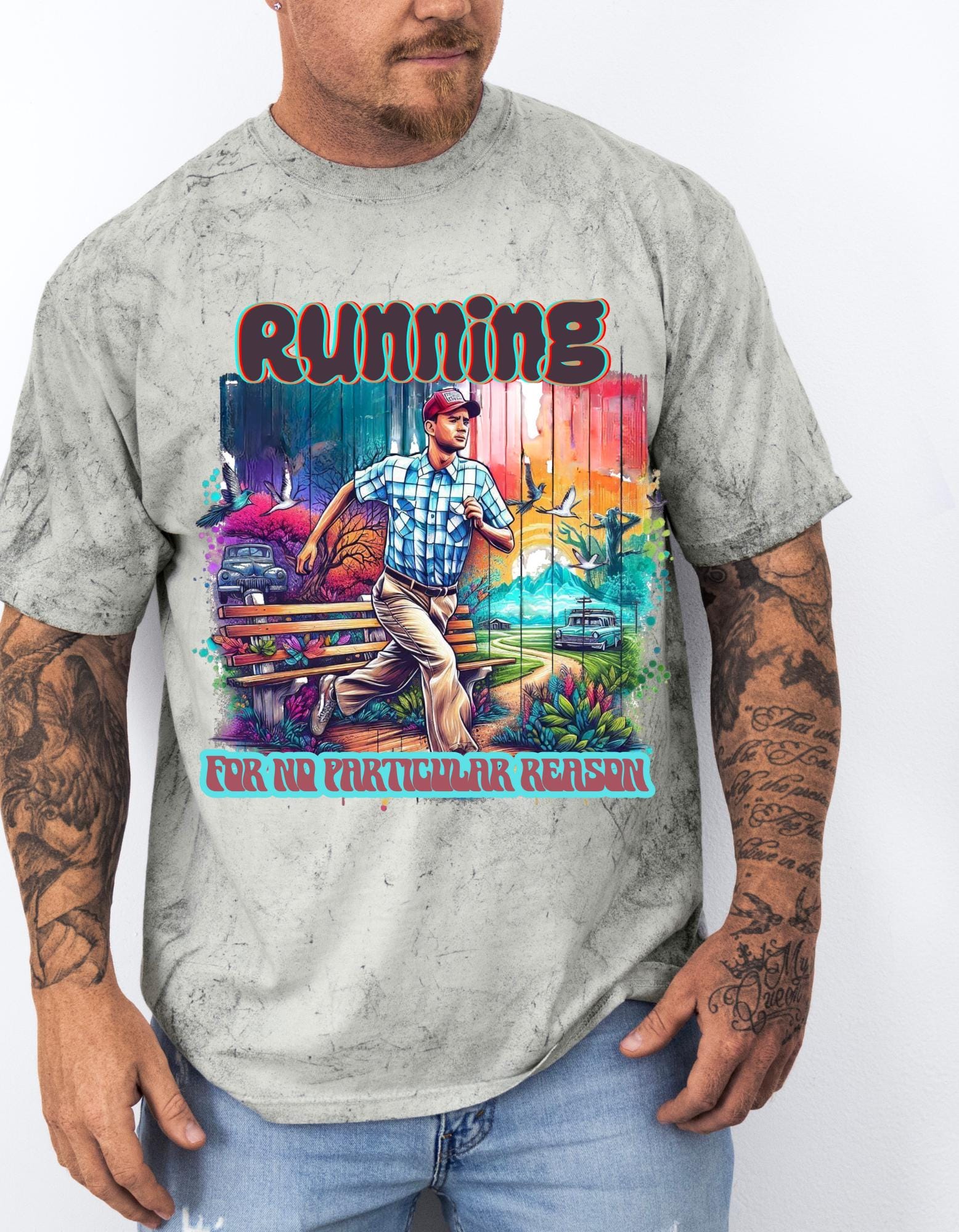 Lebendiges Lauf-T-Shirt im Stil der 90er-Jahre-Filme – Color Blast Design – Unisex – Bequeme Baumwolle – Kultige Film-Hommage – Einzigartige Geschenkidee