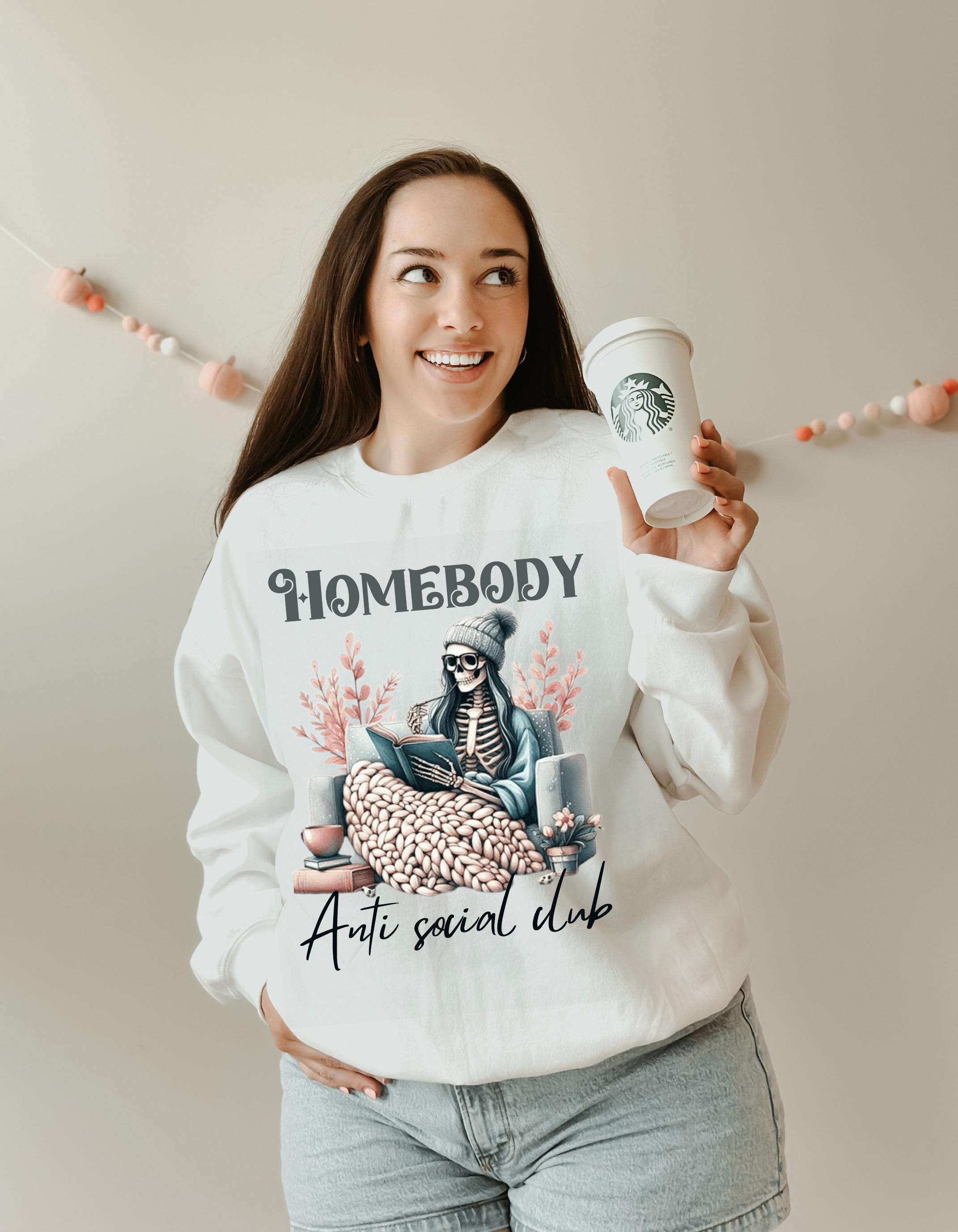 Homebody Skelett Crewneck Sweatshirt | Gemütliches Sweatshirt für Introvertierte, Perfektes Geschenk für faule Tage, Anti Social Club Mode, Casual Lounge