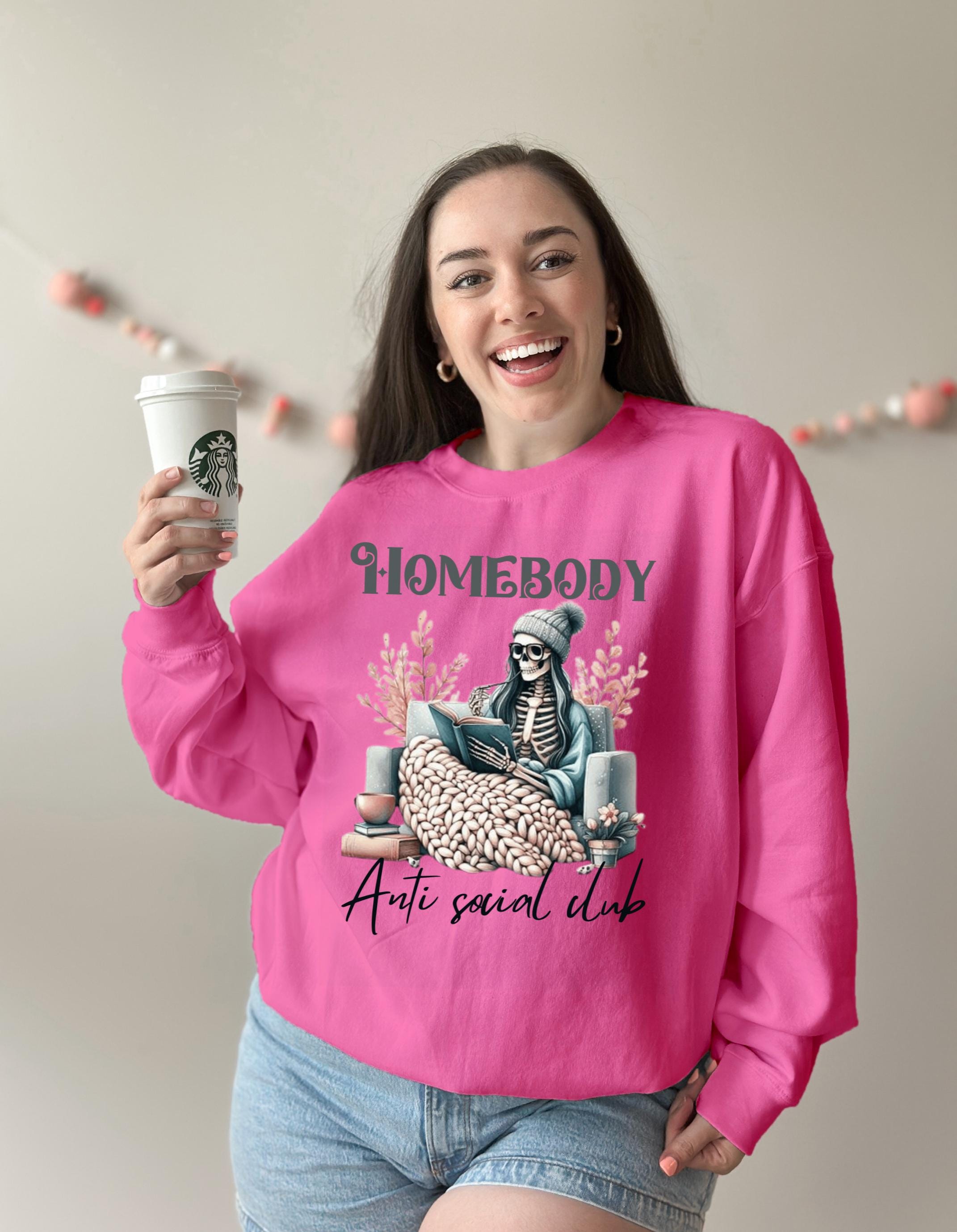 Homebody Skelett Crewneck Sweatshirt | Gemütliches Sweatshirt für Introvertierte, Perfektes Geschenk für faule Tage, Anti Social Club Mode, Casual Lounge