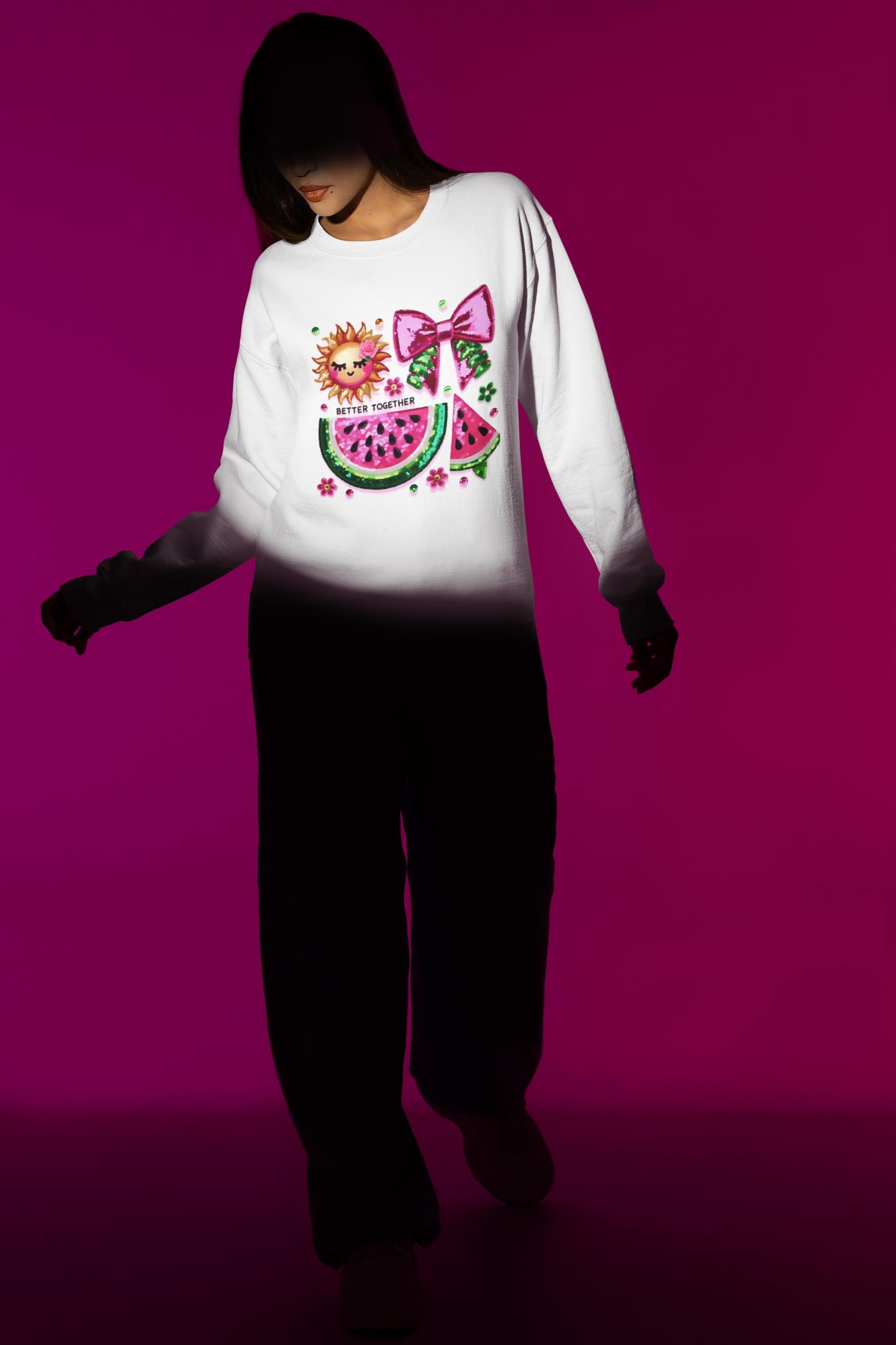 Pailletten-Wassermelonen-Sweatshirt, Rosa & Grüne Schleife, Funkelnde Sommerkunst, Hyperrealistische Pailletten, Kokette Schleifen-Design, Sommer-Sublimation