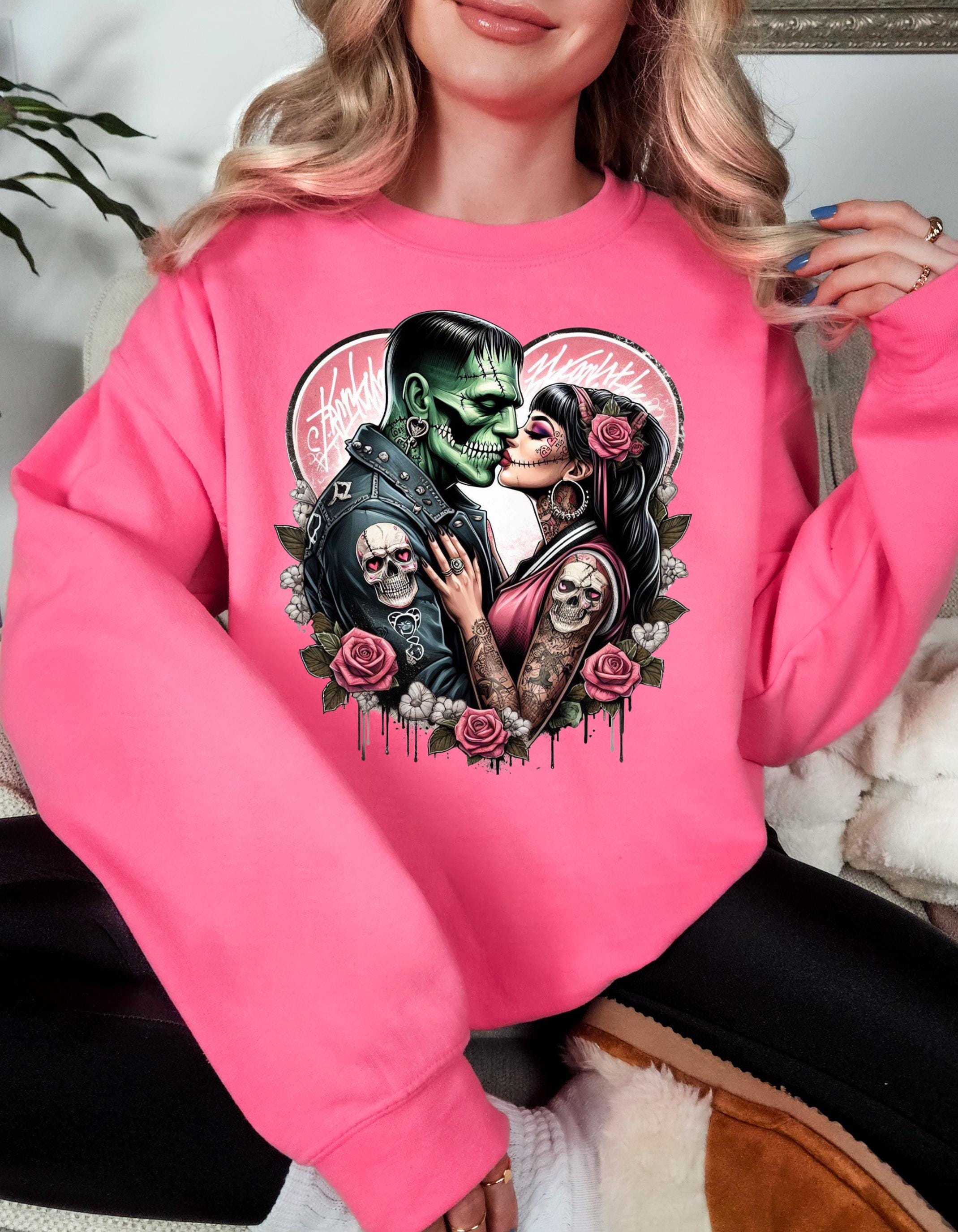 Personalisierbares Frankenstein & Braut Sweatshirt - Gothic Romance Pullover - Unisex Halloween Kleidung - Gemütliche Herbstkleidung