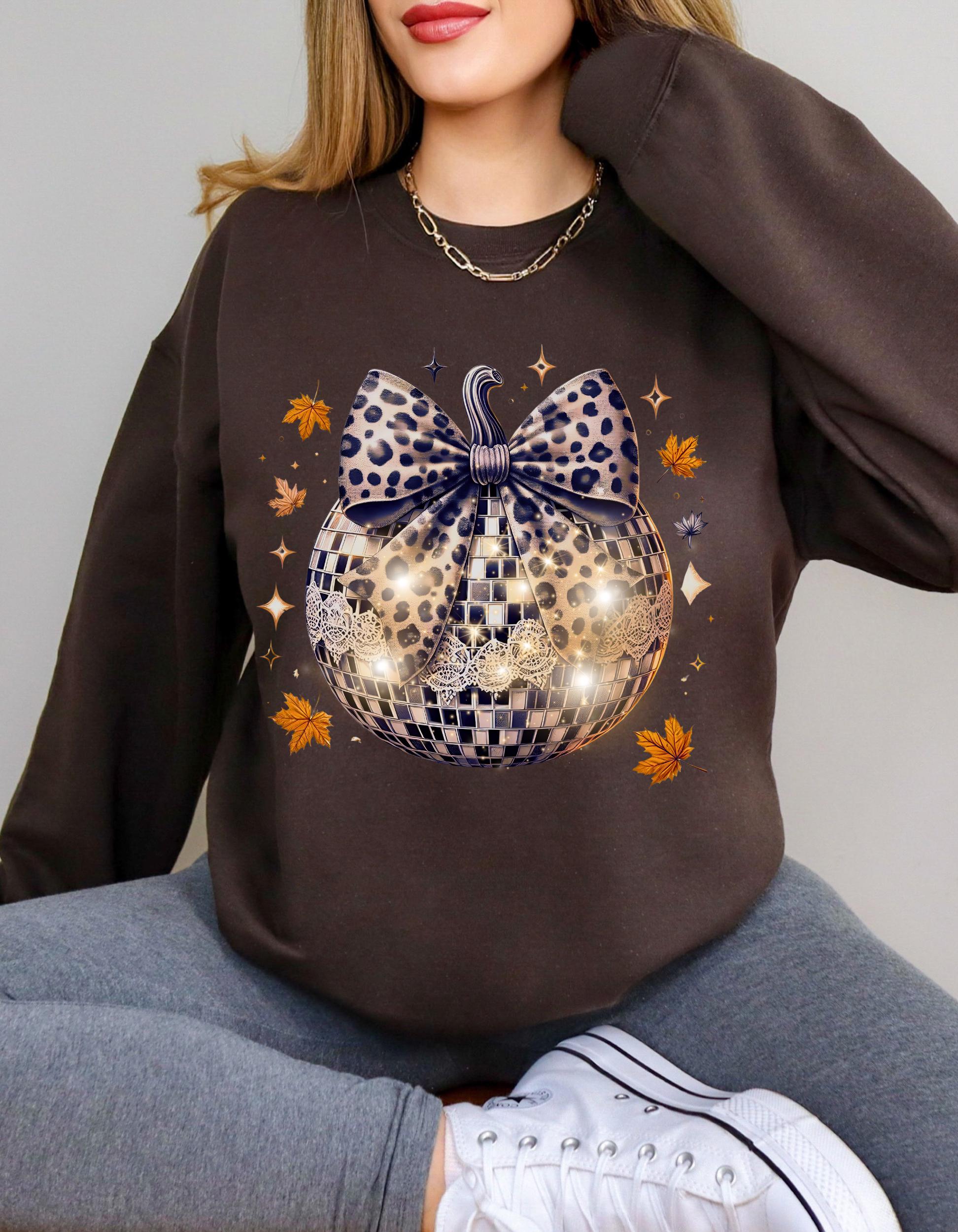 Lacey Leopard Print Thanksgiving Sweatshirt, Herbst Crewneck Pullover, Herbst Animal Print Top, Urlaubsgeschenk für Sie, Gemütlicher Pullover, Schwarz und