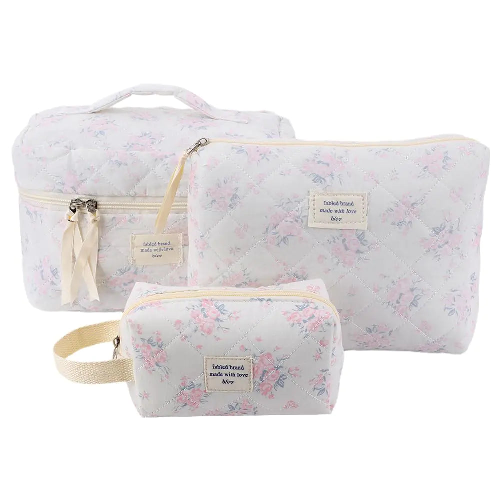 Juoxeepy Quilted Makeup Bag Floral Cotton Cosmetic Bag Jolly House Toiletry Bag Coquette Aesthetic Makeup Bag Cosmetic Pouch Bag