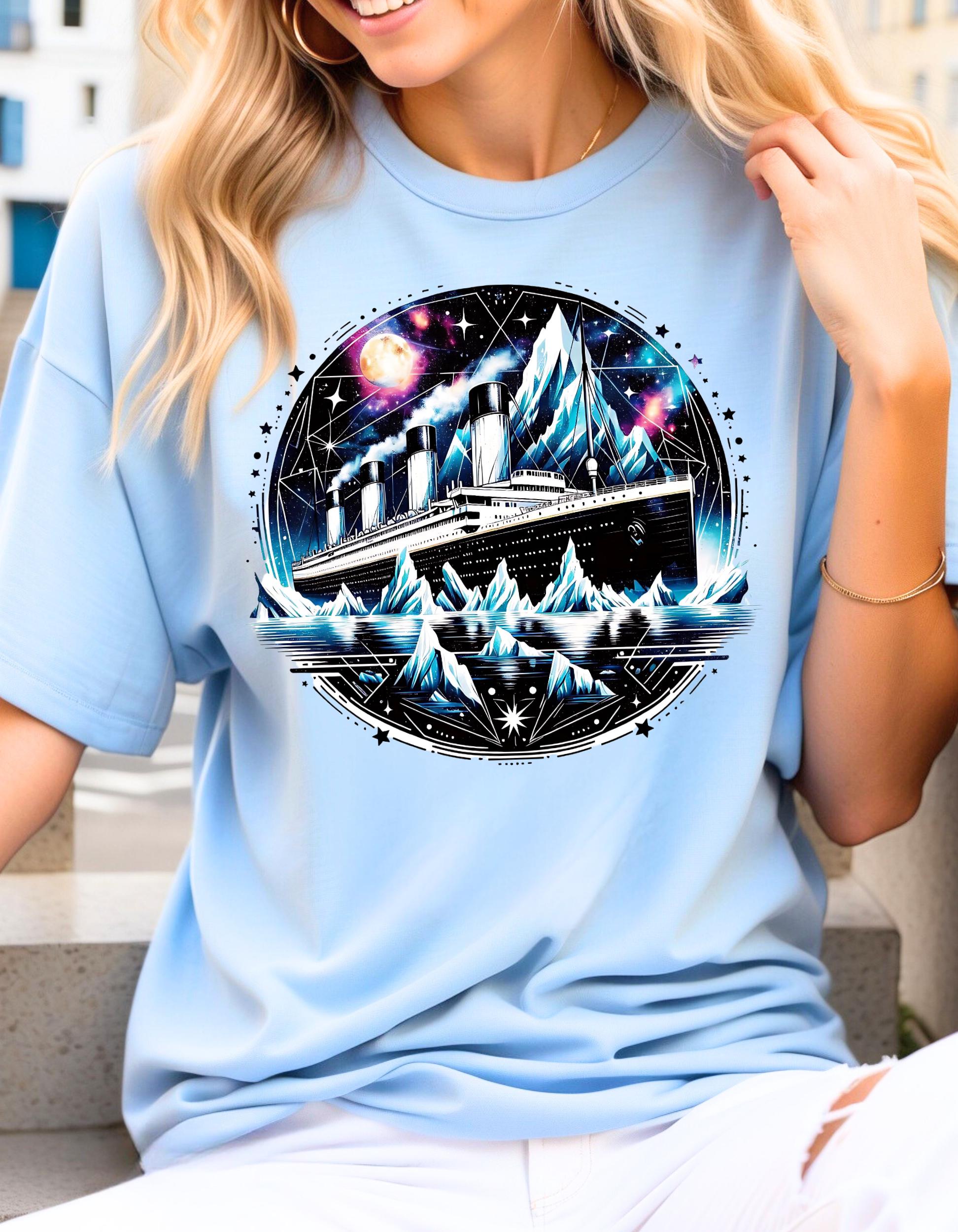 Personalisierbares Cosmic Galaxy Titanic Tshirt, Weltraum Geschenk, Nebel Geschenk, Astronomie Kleidung, Celestial Jumper