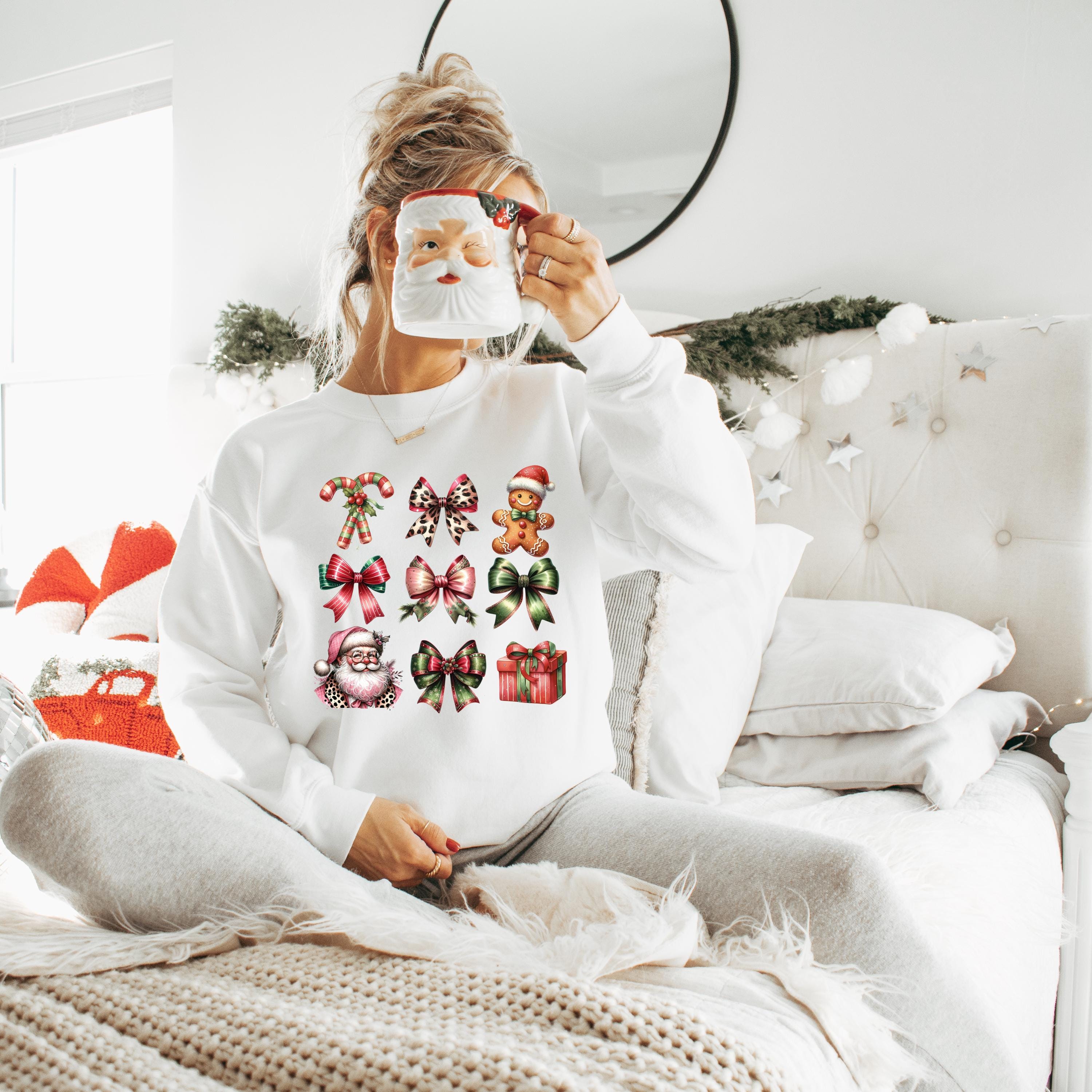 Personalisierbares Coquette Christmas Icons Sweatshirt - Festliche Urlaubsbekleidung