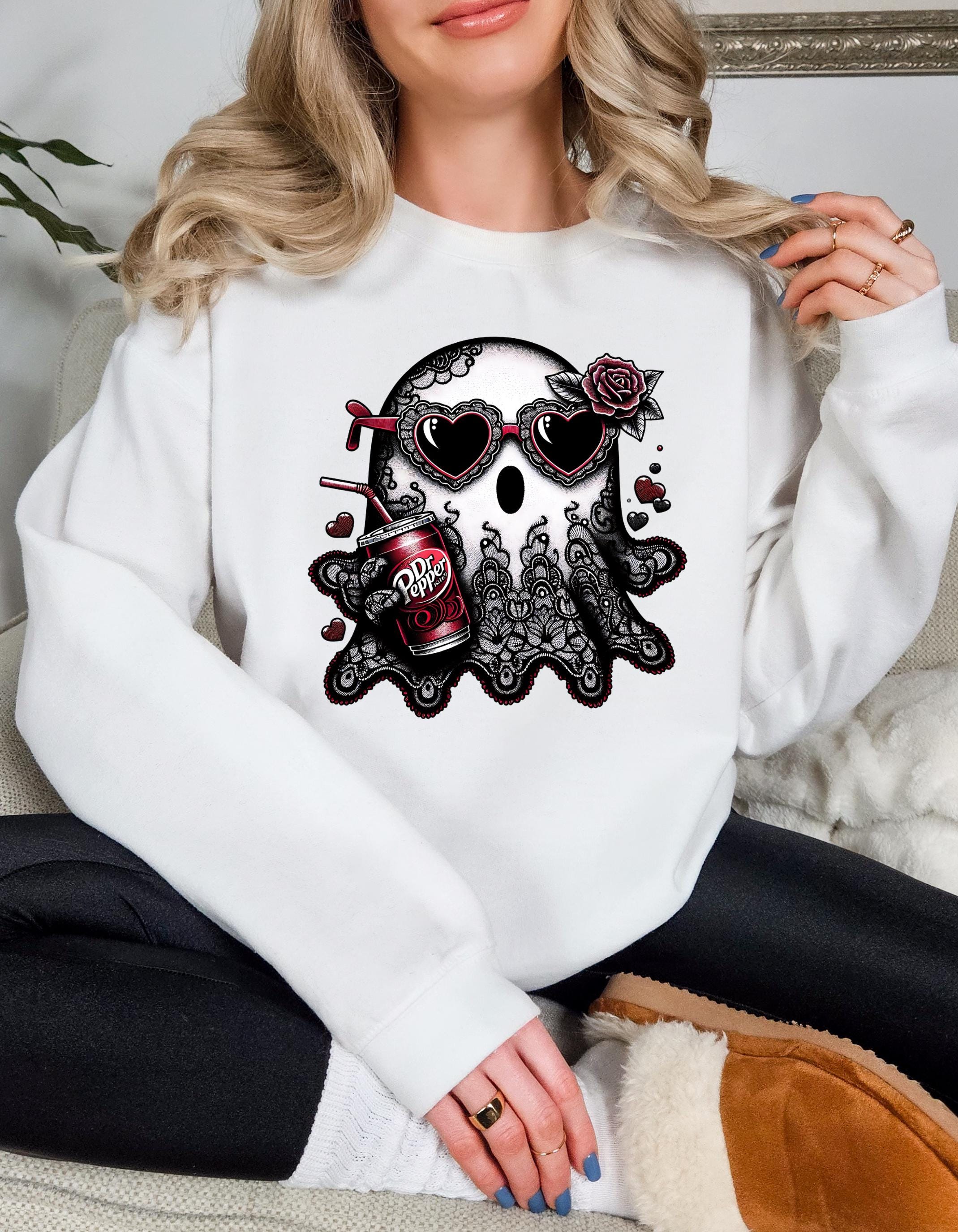 Personalisierbares Dr Pepper Skull Vibes Sweatshirt - Trendy Goth Streetwear