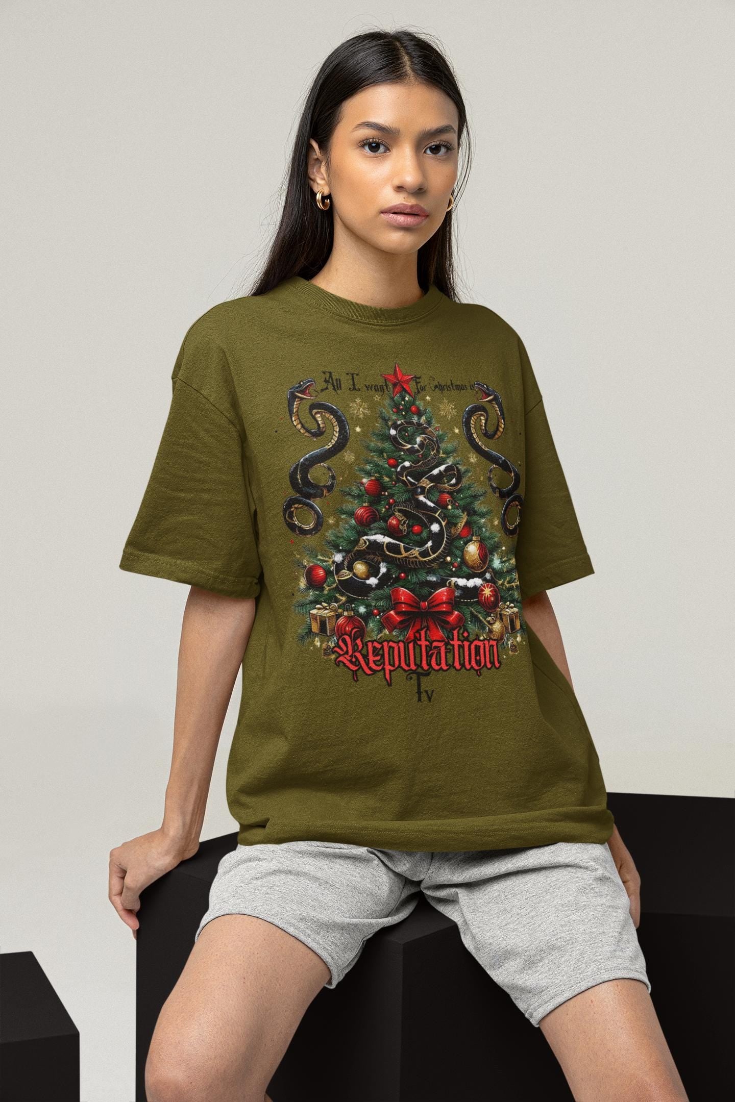 Personalisierbares Gothicore Weihnachts-T-Shirt, All I Want for Christmas is Reputation TV, Gold Snake Shirt, Unisex Urlaubs-Top, Festliches T-Shirt