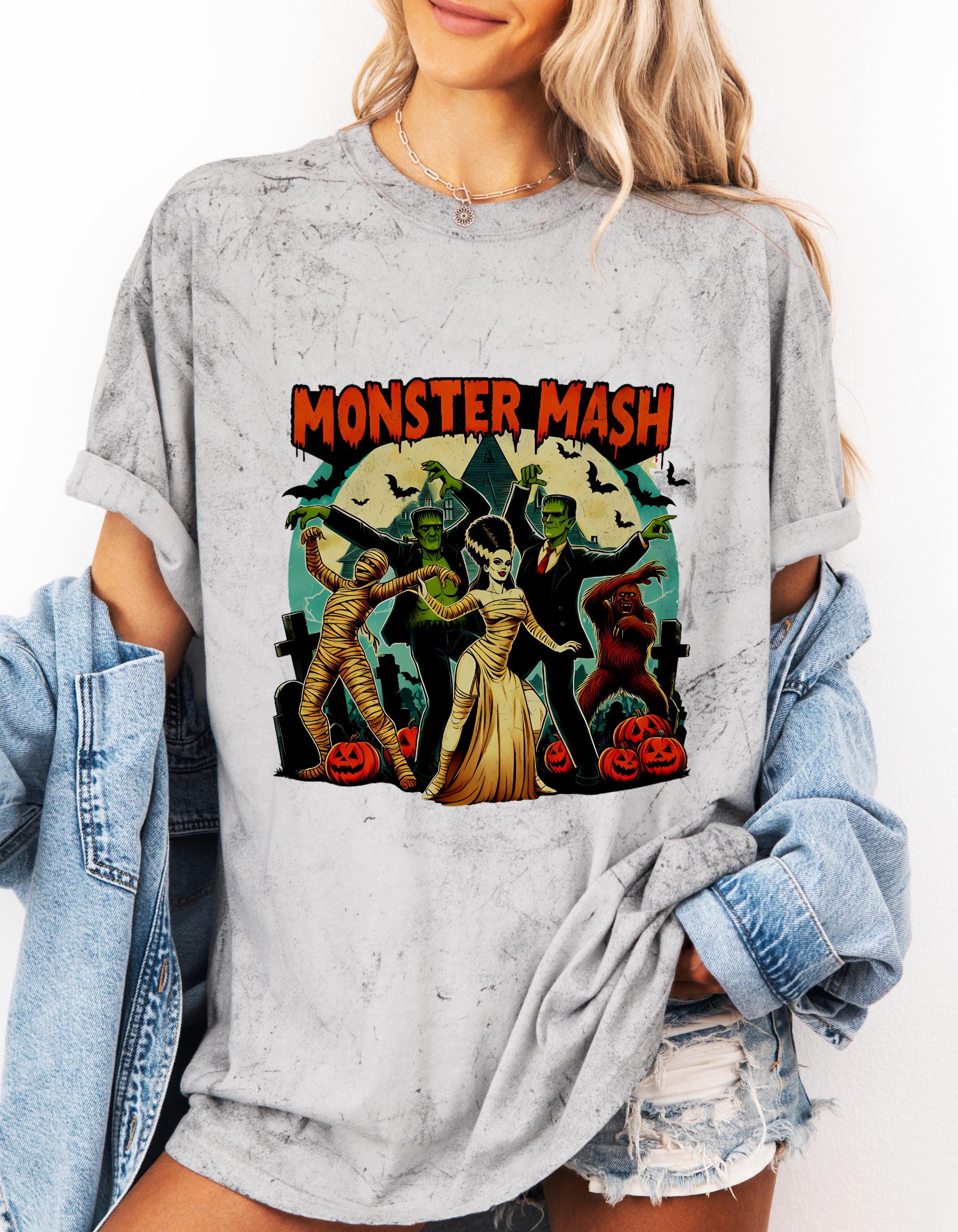 Personalisierbares Monster Mash Halloween T-Shirt - Gruselige Party Mumie + Vampir Shirt - Vollmond Kürbis Grafik - Oktober Festliches Kostüm Top