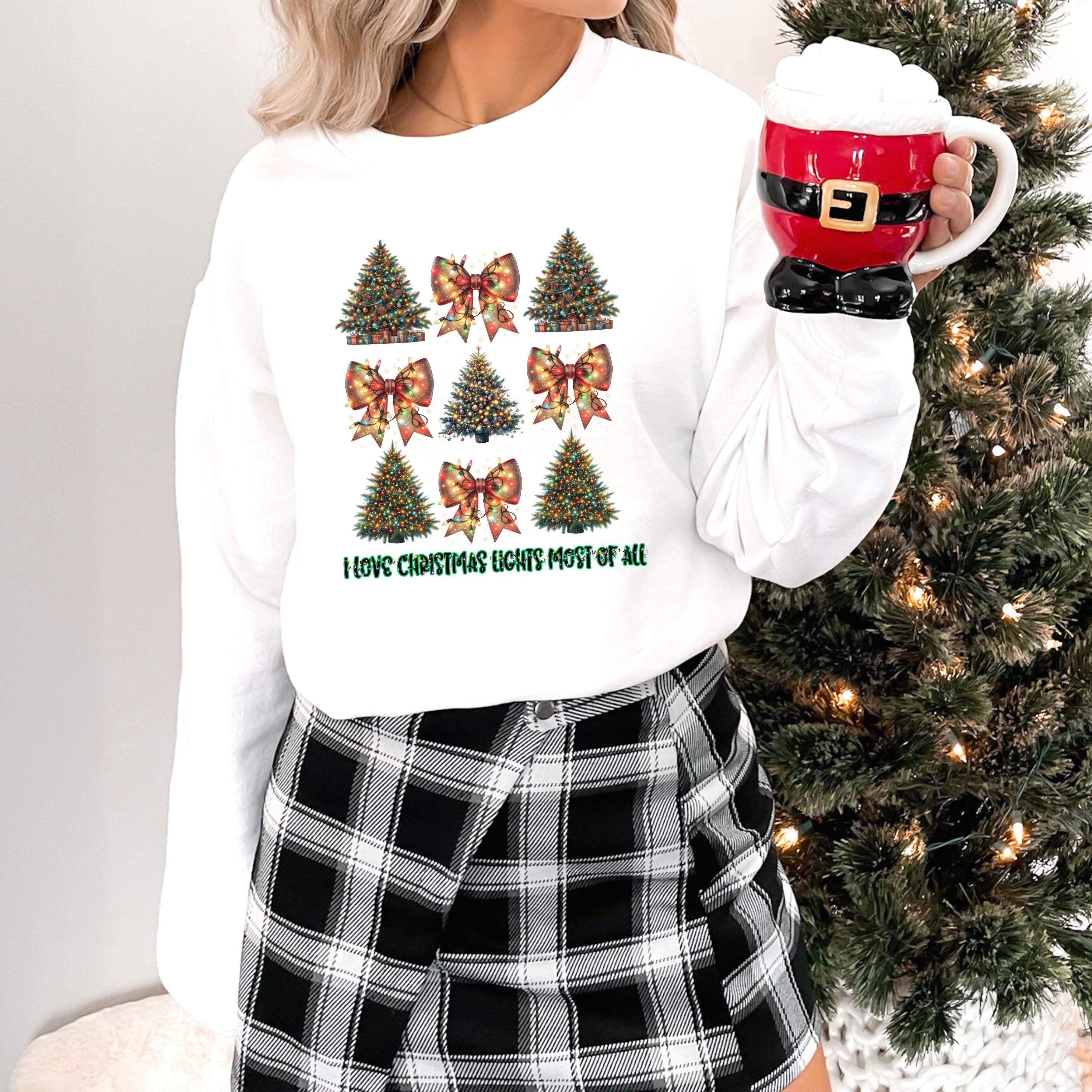 Weihnachts-Crewneck-Sweatshirt – Festliches Baum- und Schleifen-Design, Weihnachtspullover, Winterpullover, Weihnachtspullover, gemütlicher Weihnachtspullover