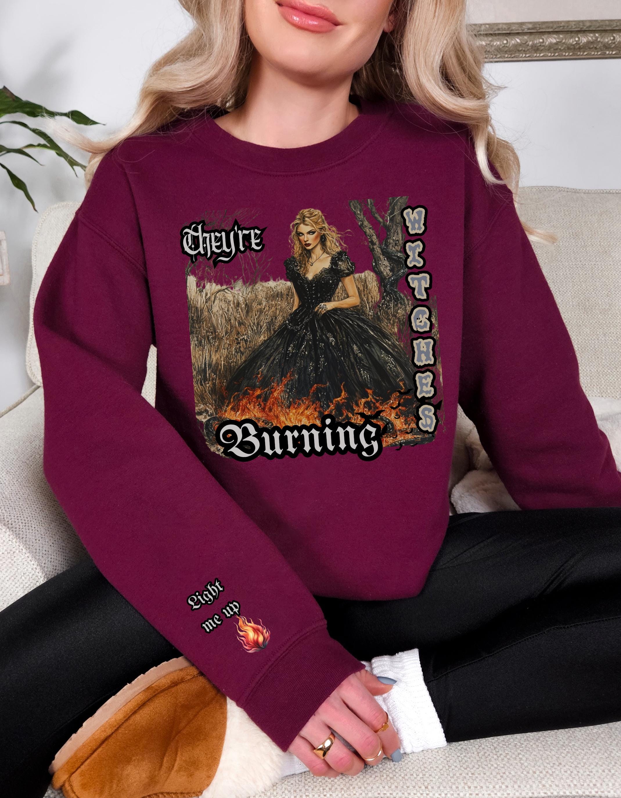 Personalisierbares They're Burning All The Witches Halloween Sweatshirt - Witchy Era Apparel