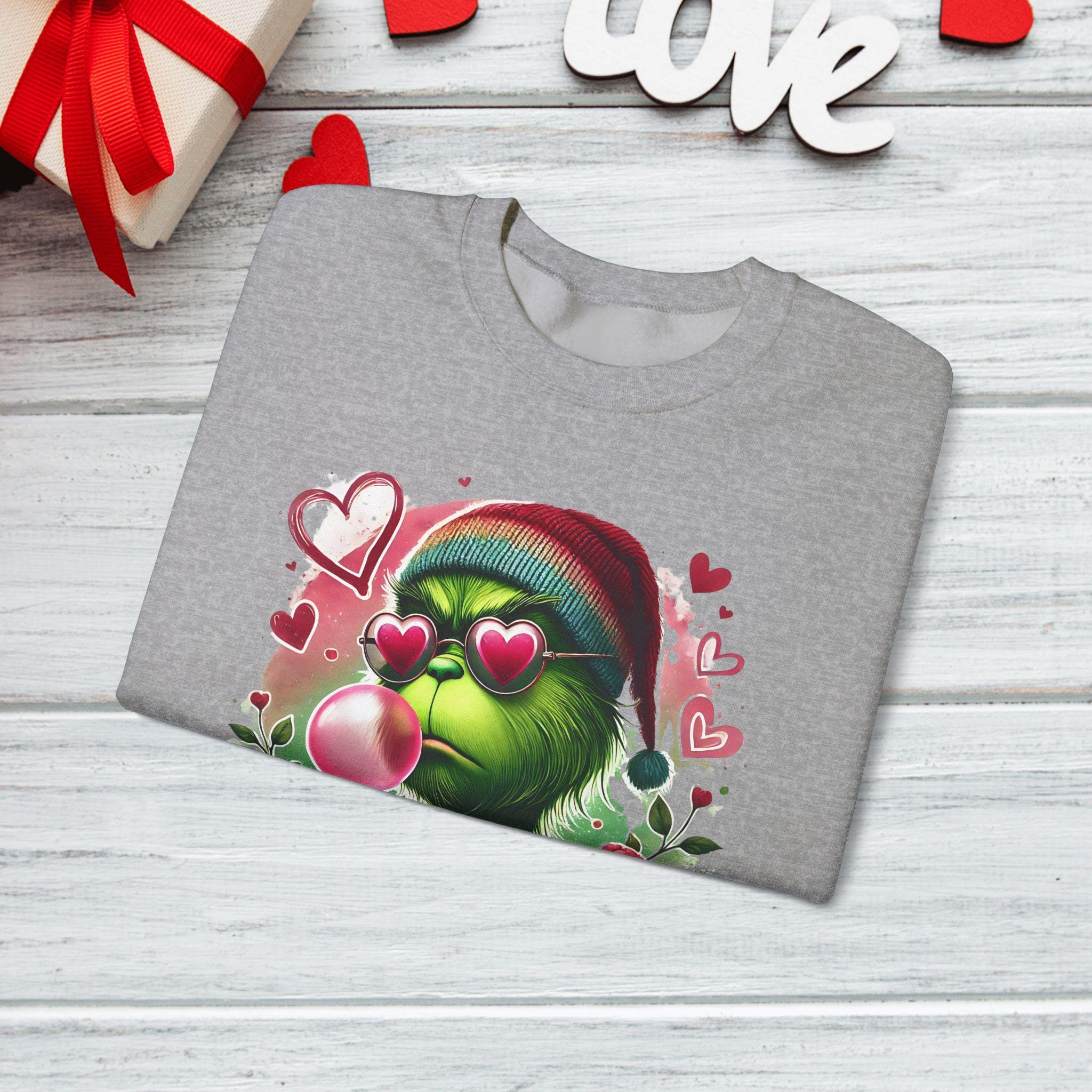 Personalisierbares Grünes Monster Valentinstag Sweatshirt, Bubble Gum, Süßes Liebesgeschenk, Unisex Crewneck Pullover, Herz Emoji Bekleidung Parodie