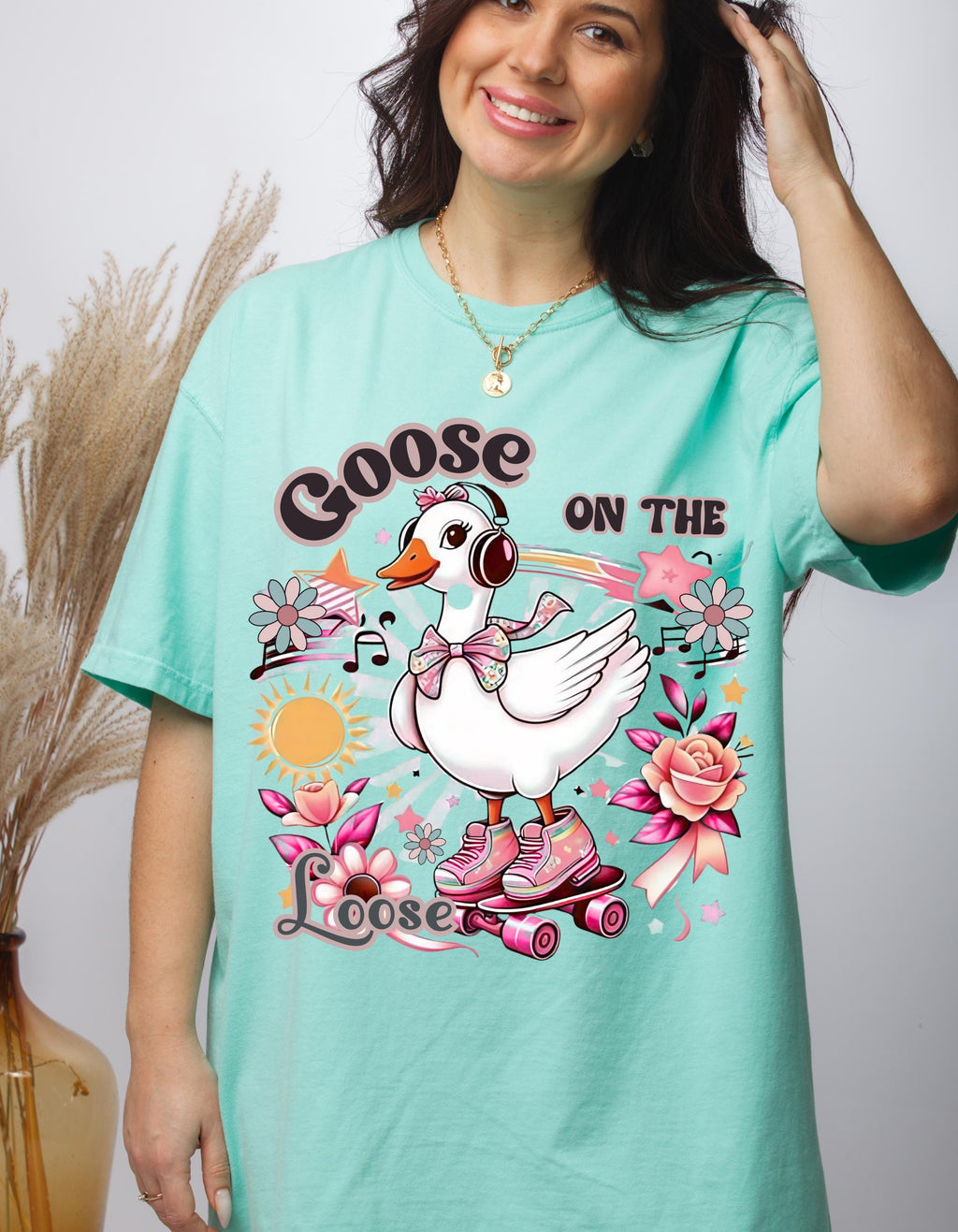 Parody Retro Goose Graphic Tee: Playful Summer Apparel for Bird Enthusiasts & Animal Lovers