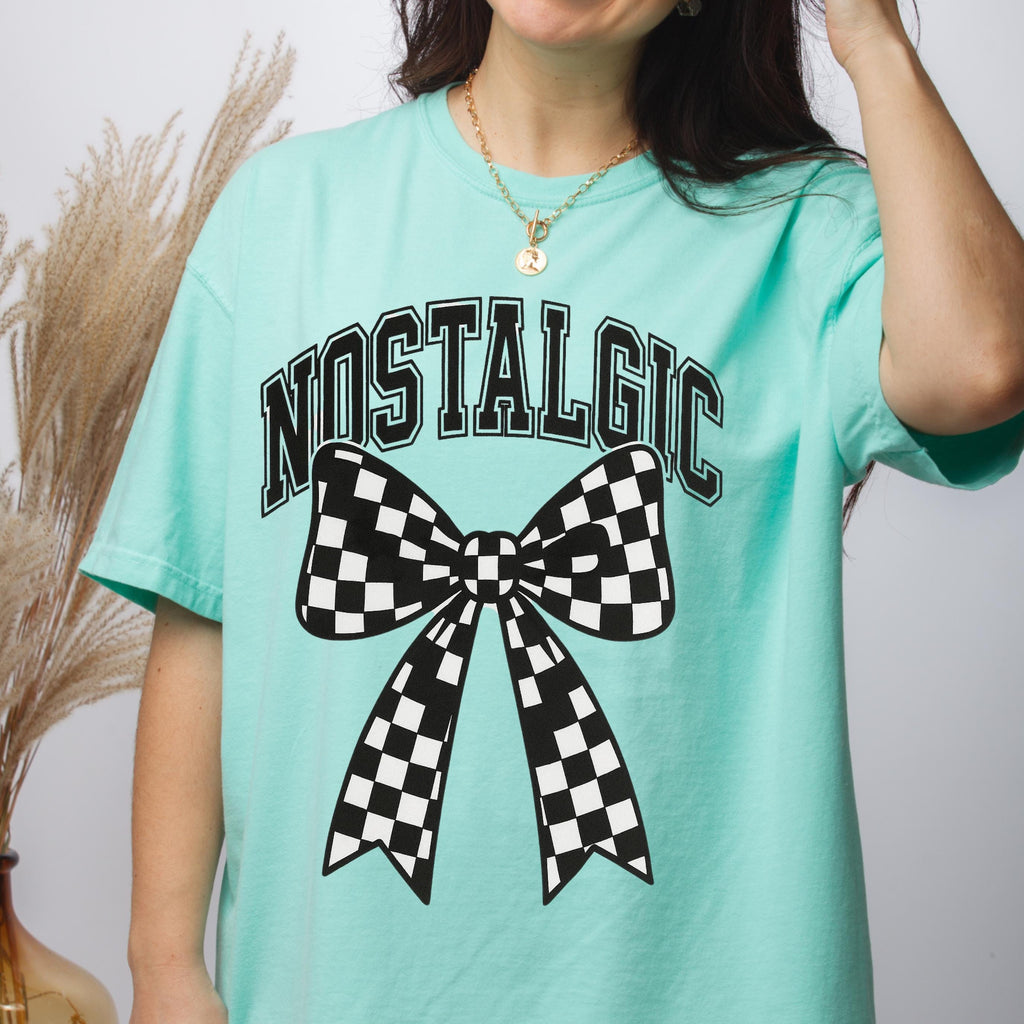 Nostalgic Bow Graphic T-Shirt: Unisex Vintage Fashion Tee