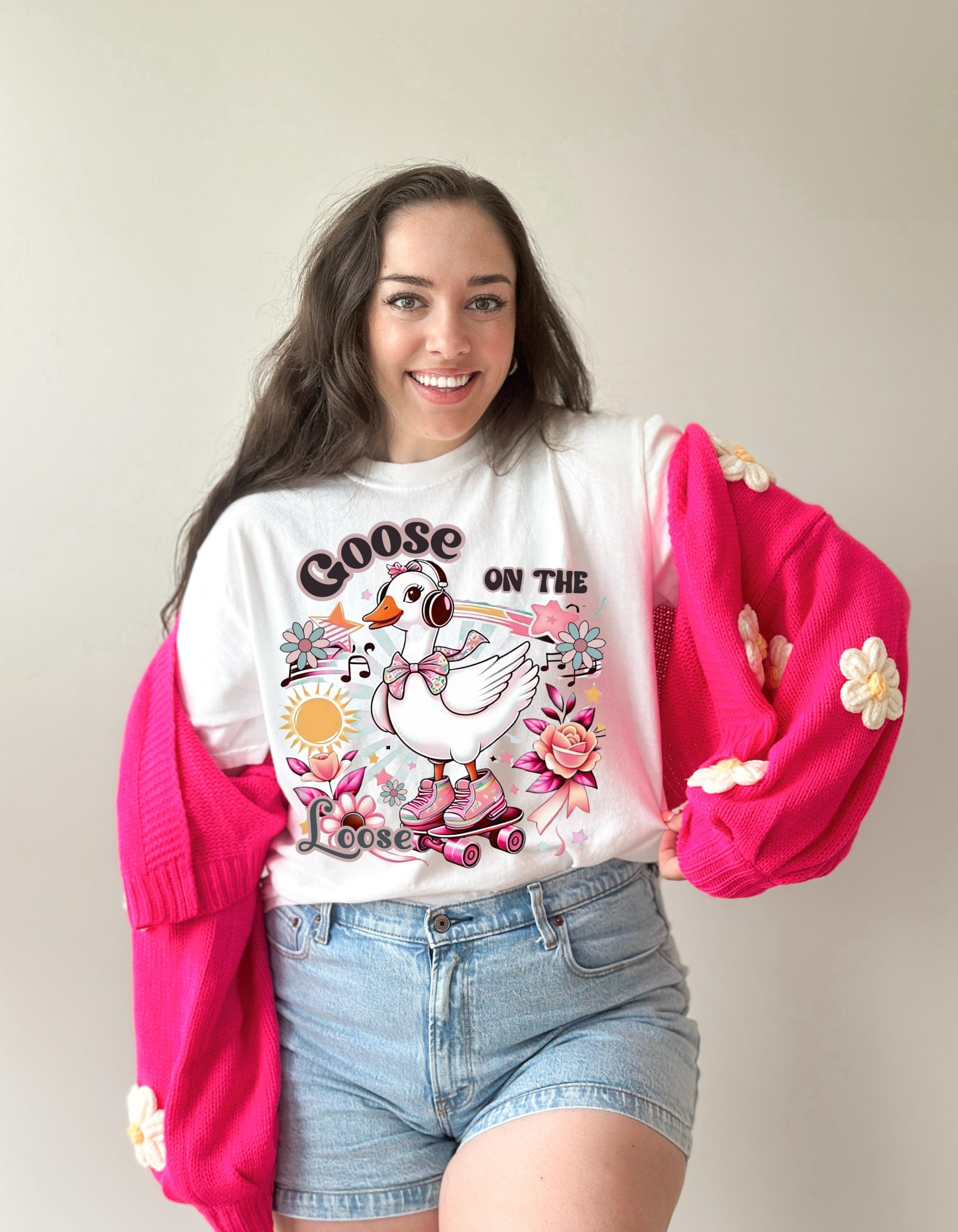 Parody Retro Goose Graphic Tee: Playful Summer Apparel for Bird Enthusiasts & Animal Lovers