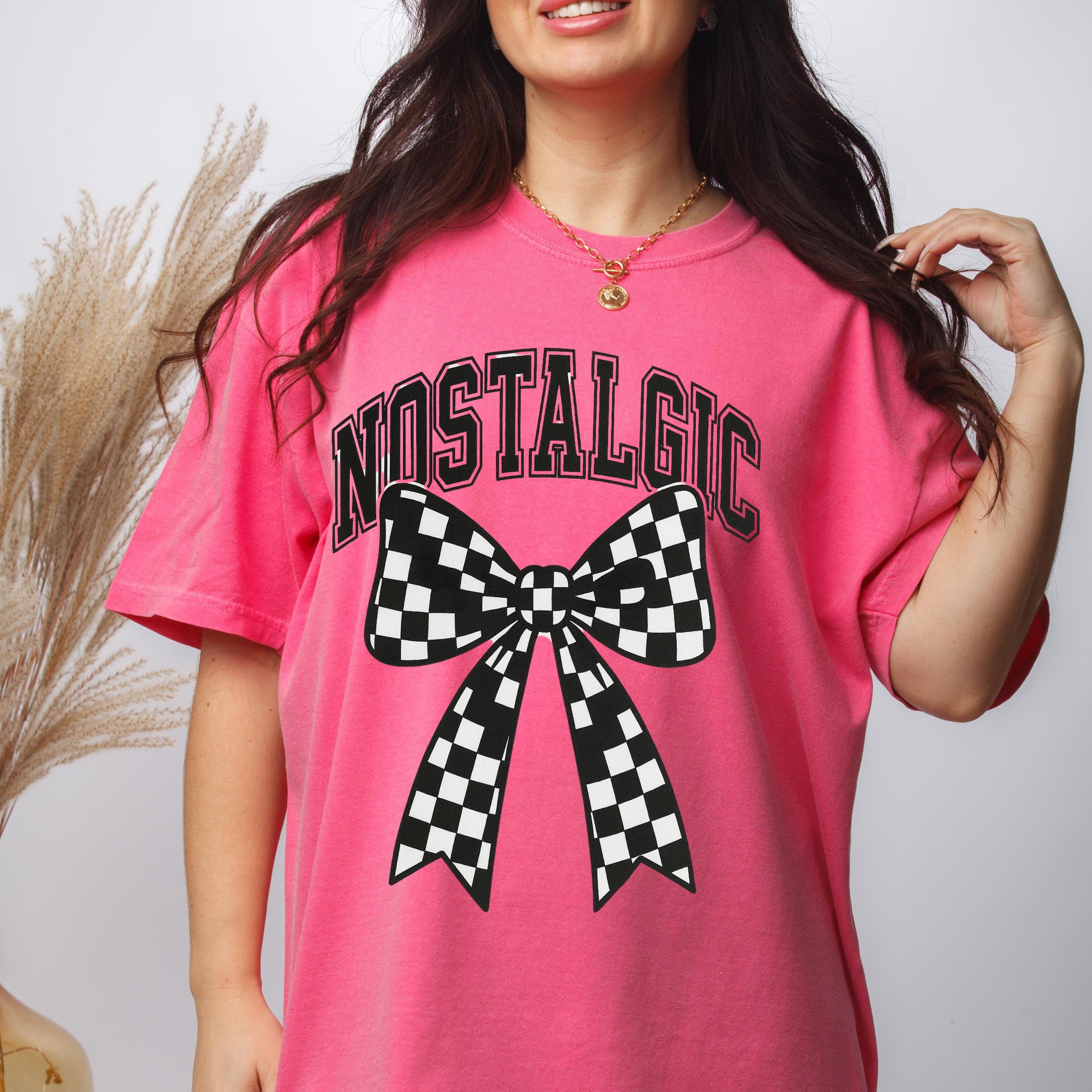 Nostalgic Bow Graphic T-Shirt: Unisex Vintage Fashion Tee