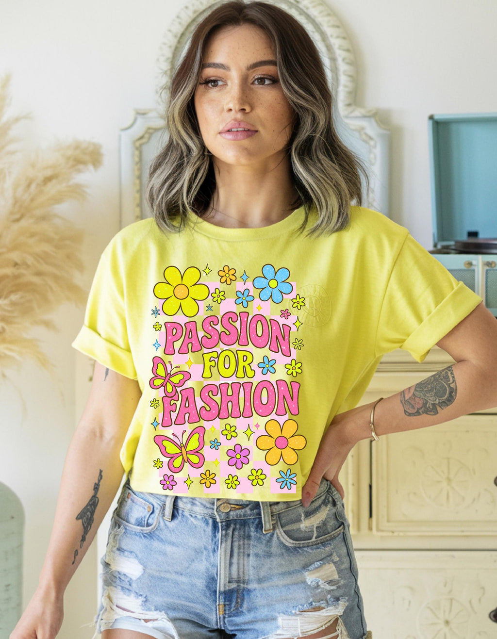 Floral Graphic T-shirt: Vintage Style, Passion for Fashion