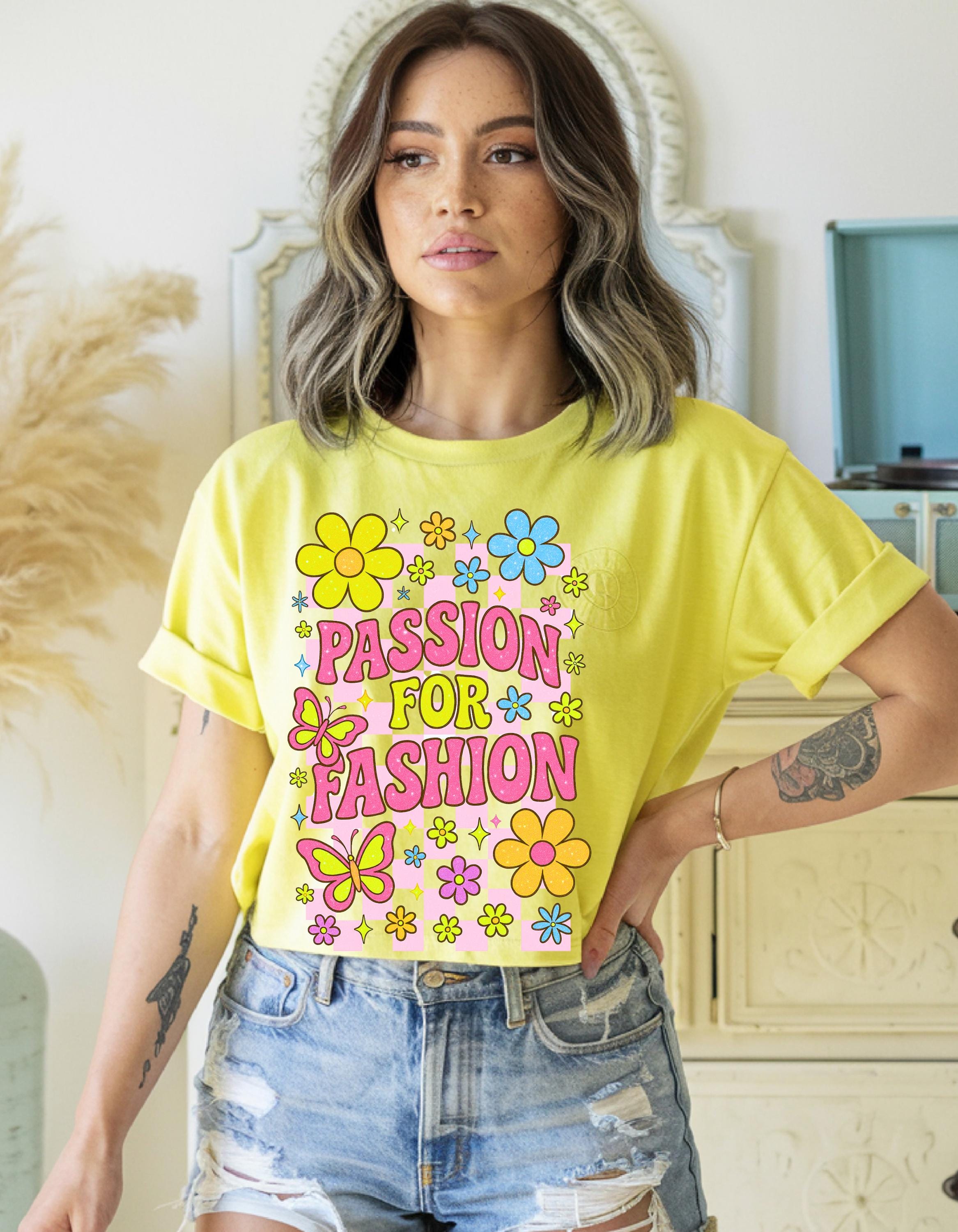 Floral Graphic T-shirt: Vintage Style, Passion for Fashion