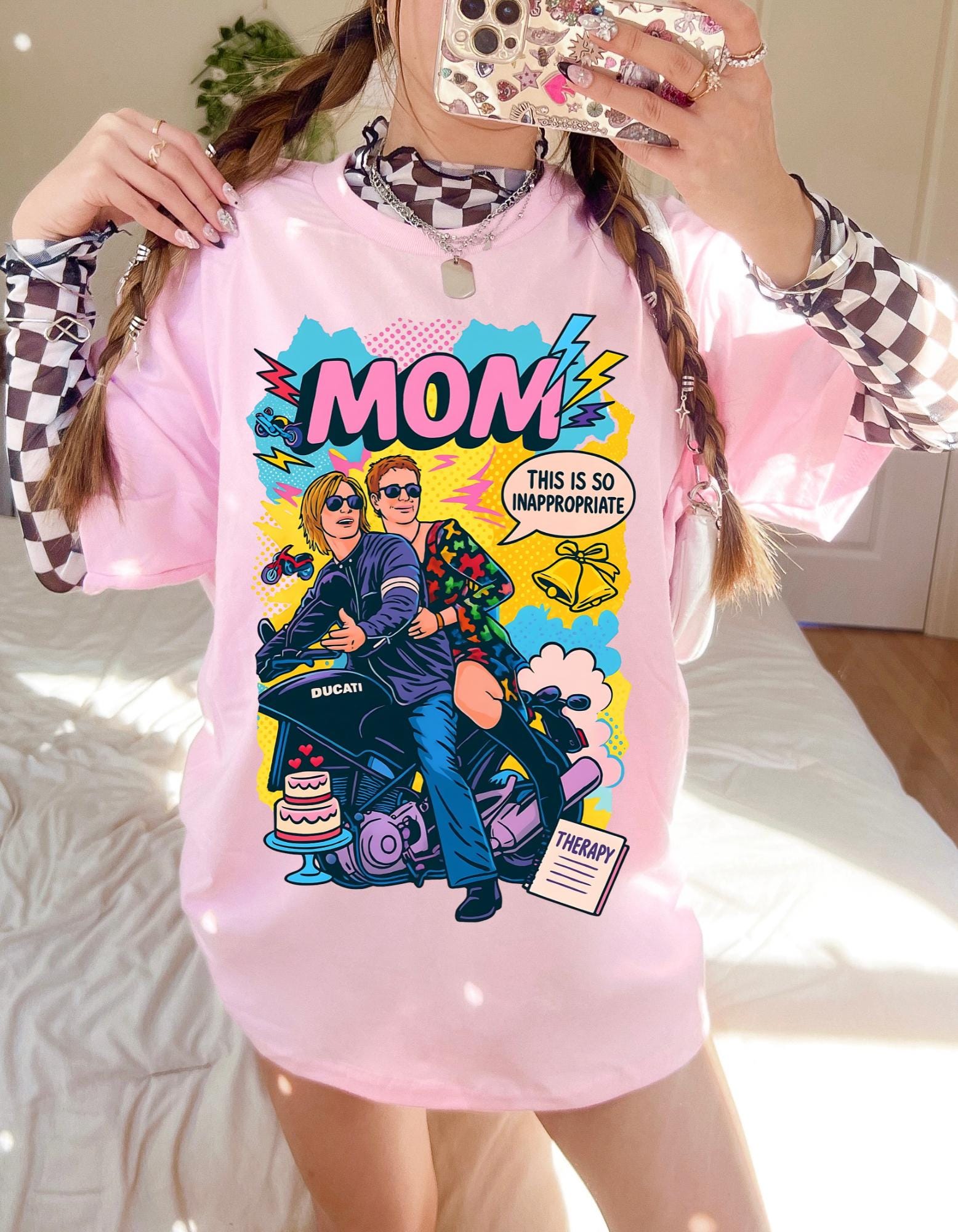Retro Mom Vintage Graphic T-Shirt: Throwback Style Unisex Tee for Mother's Day Gift