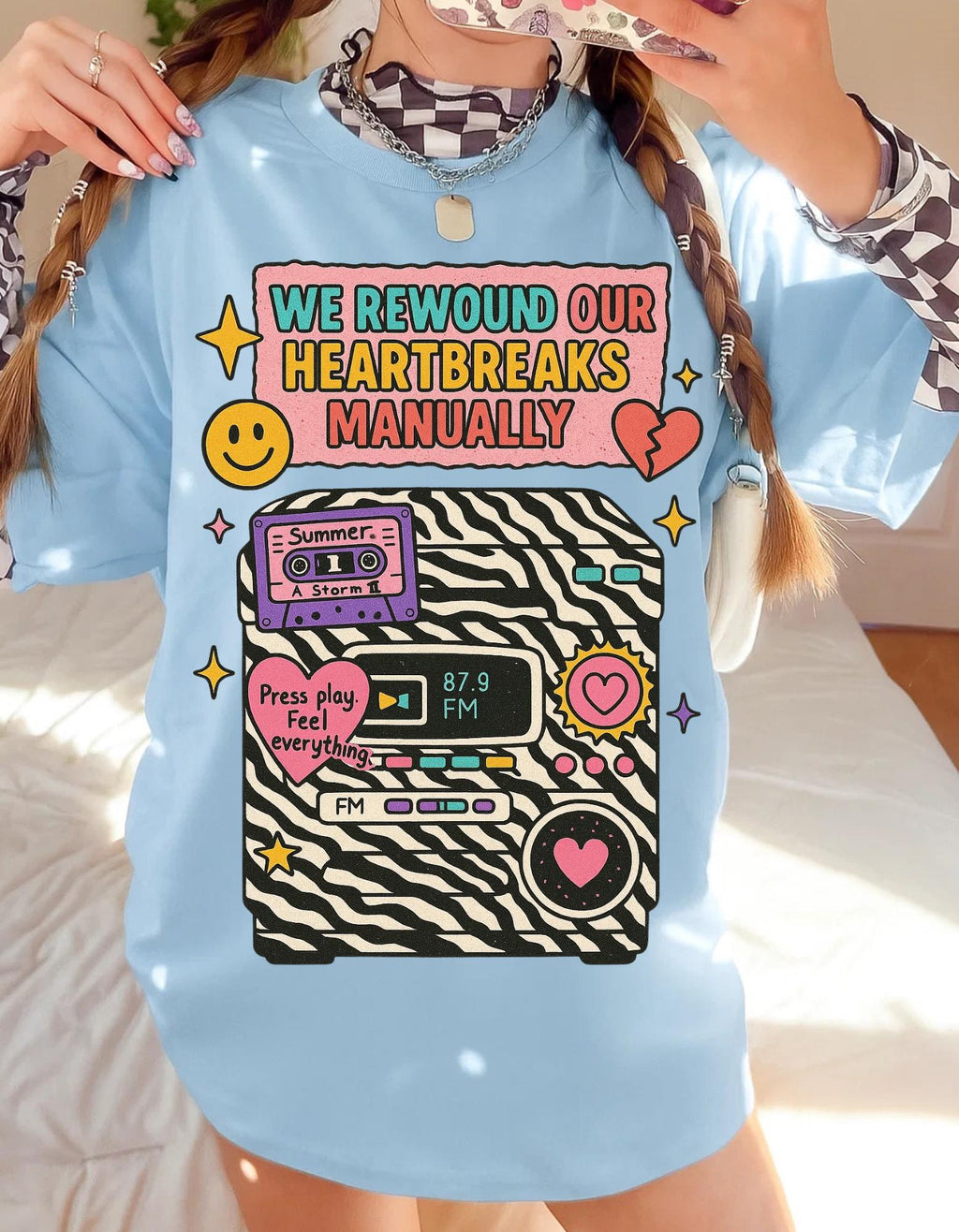 Retro Heartbreaks Graphic Tee: Unisex Cotton Vintage Style
