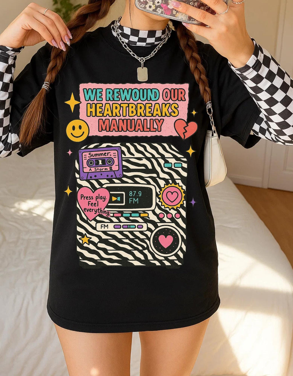 Retro Heartbreaks Graphic Tee: Unisex Cotton Vintage Style