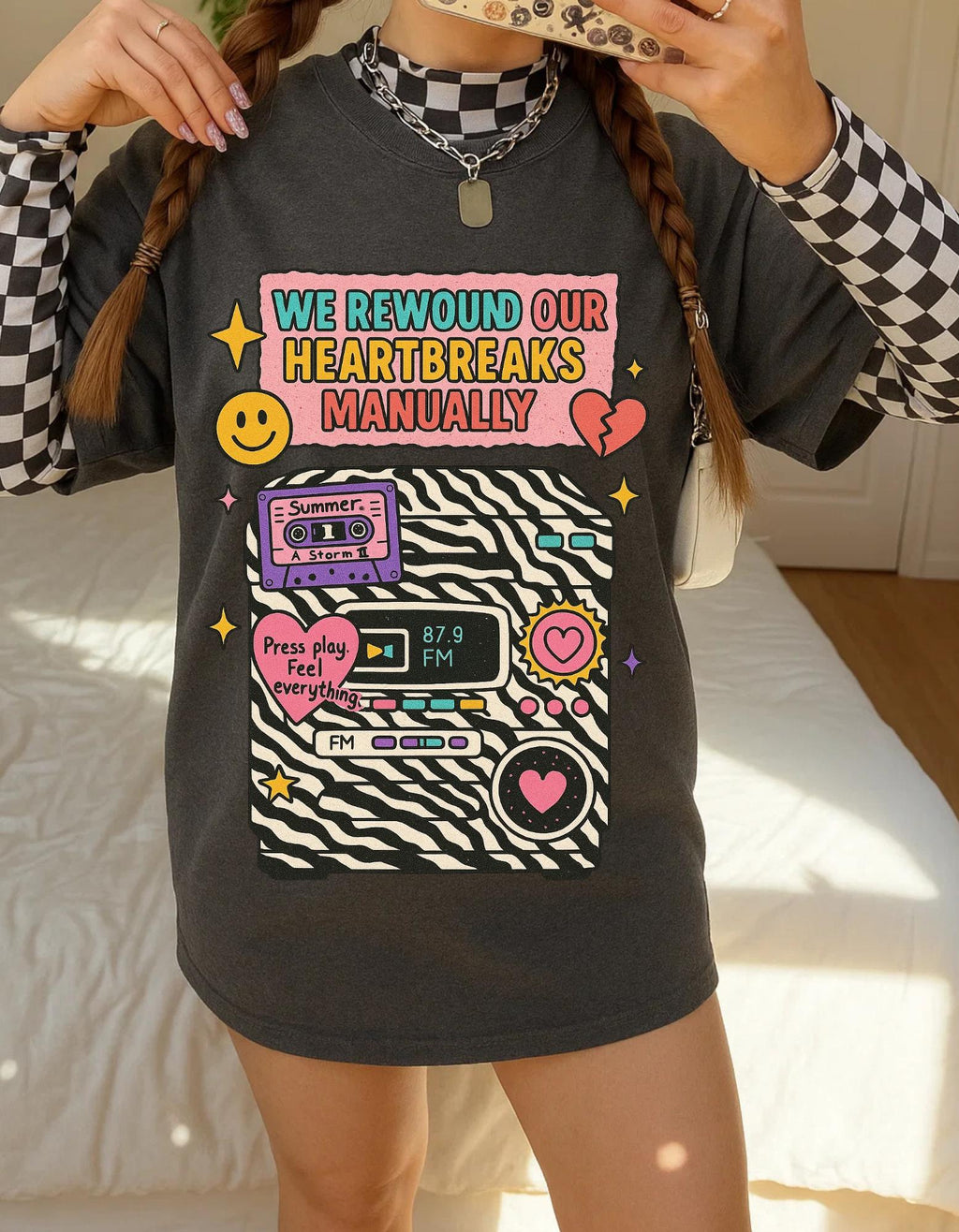 Retro Heartbreaks Graphic Tee: Unisex Cotton Vintage Style