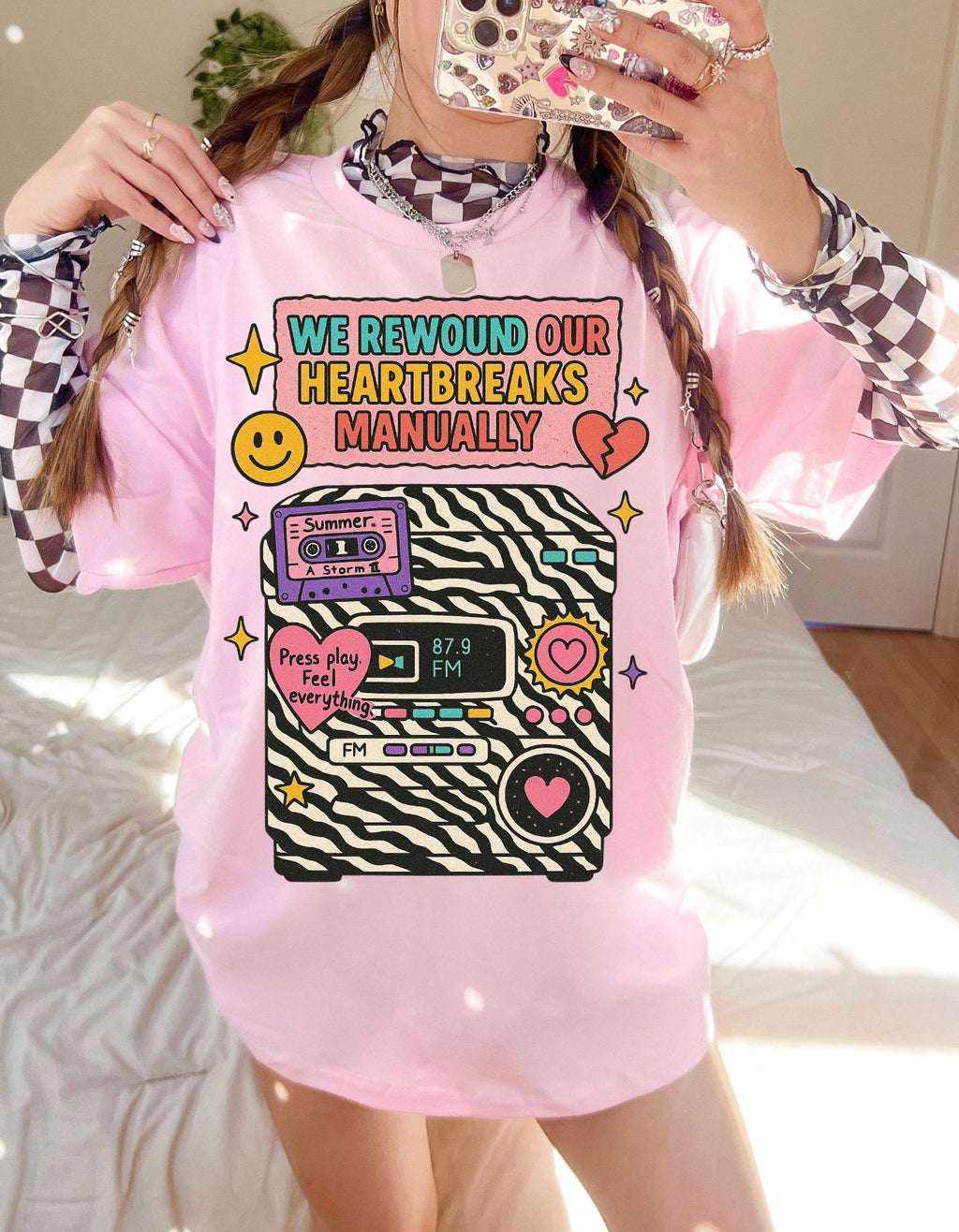 Retro Heartbreaks Graphic Tee: Unisex Cotton Vintage Style