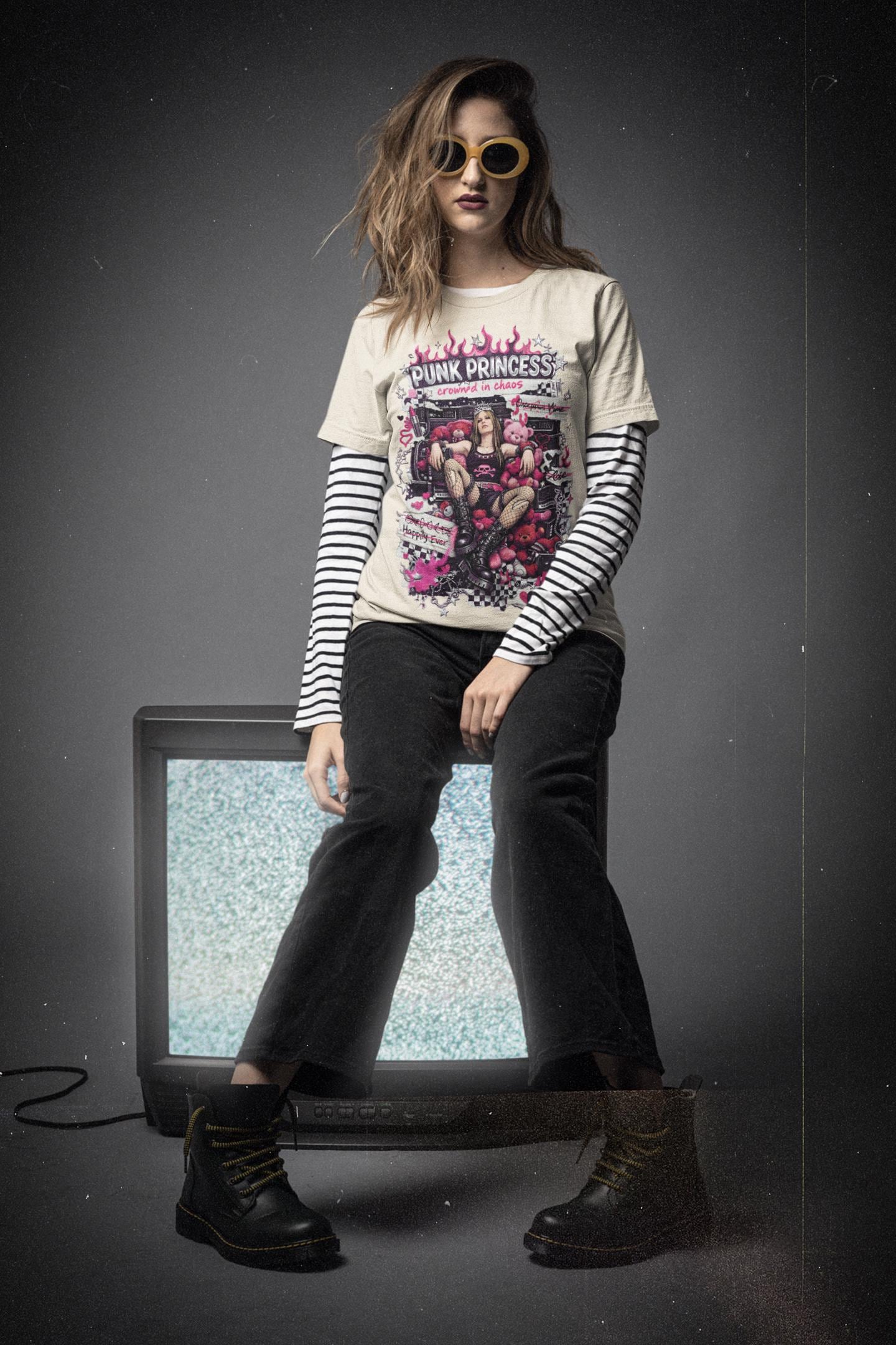 Pink Grunge Princess Graphic Tee - Punk Rock Festival Streetwear Unisex T-Shirt