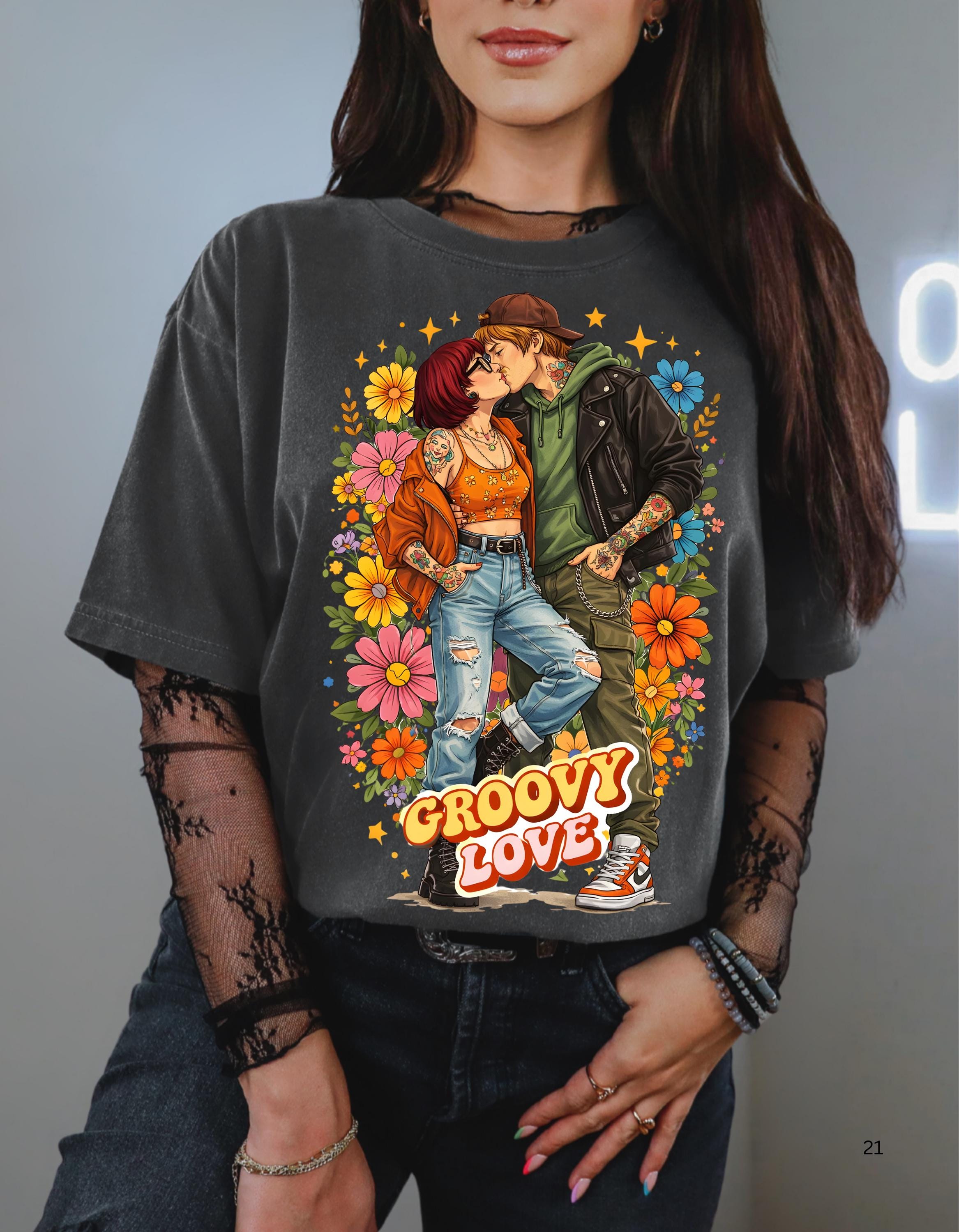 Groovy Love Couple Illustration T-Shirt | 70s Retro Flower Power Design Vintage Hippie Tee