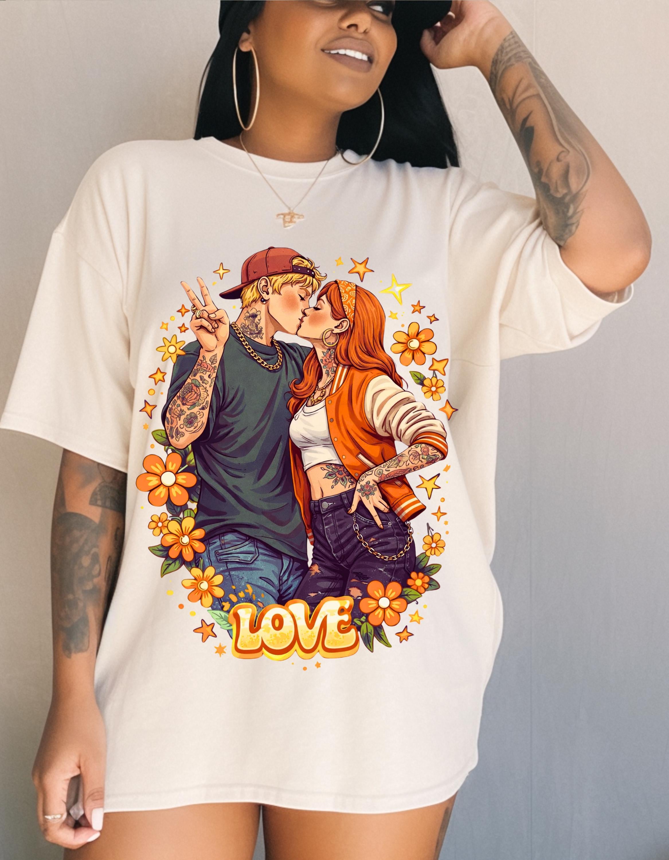 Kissing Couple Love T-Shirt Retro Floral Romance Tee Vintage Valentine Gift Unisex Top