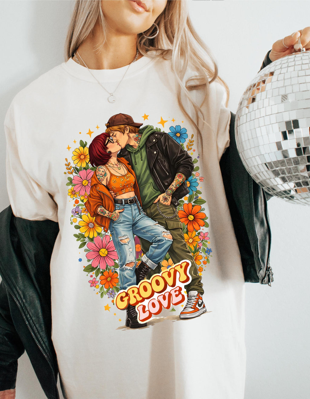 Groovy Love Couple Illustration T-Shirt | 70s Retro Flower Power Design Vintage Hippie Tee