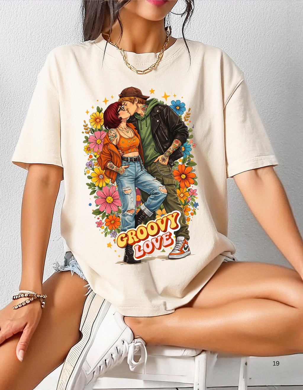 Groovy Love Couple Illustration T-Shirt | 70s Retro Flower Power Design Vintage Hippie Tee