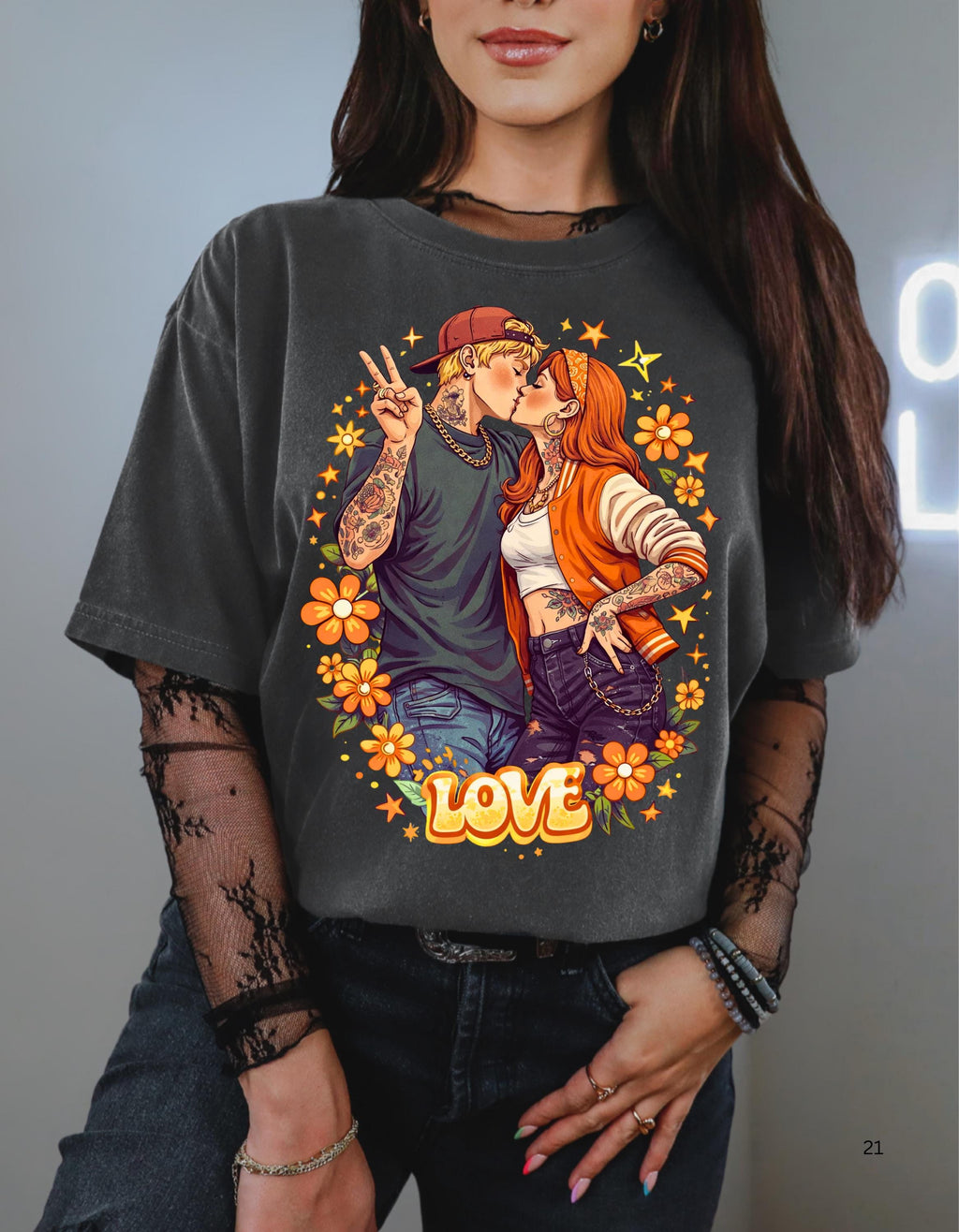 Kissing Couple Love T-Shirt Retro Floral Romance Tee Vintage Valentine Gift Unisex Top