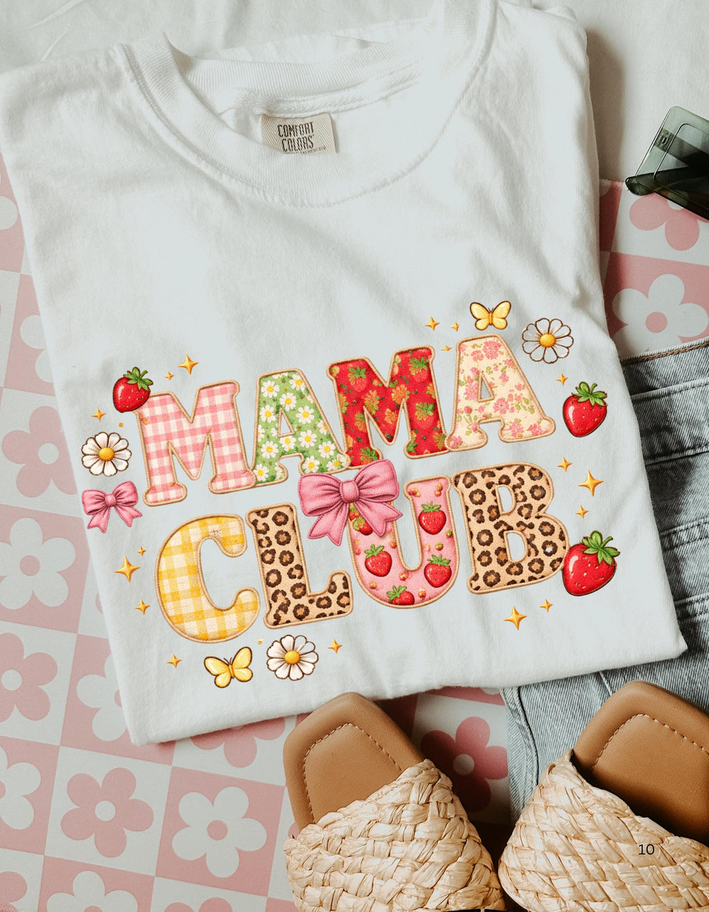Mama Club T-Shirt: Retro Strawberry Floral Graphic Top – Boho Casual Wear