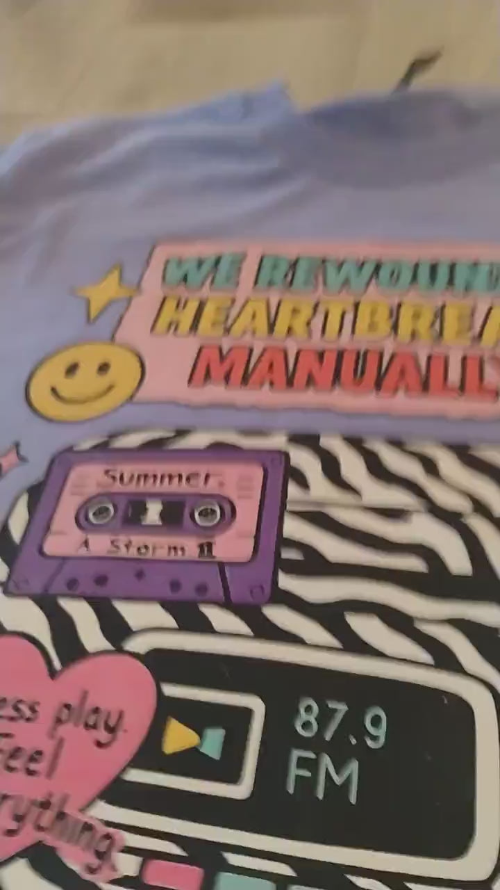 Retro Heartbreaks Graphic Tee: Unisex Cotton Vintage Style