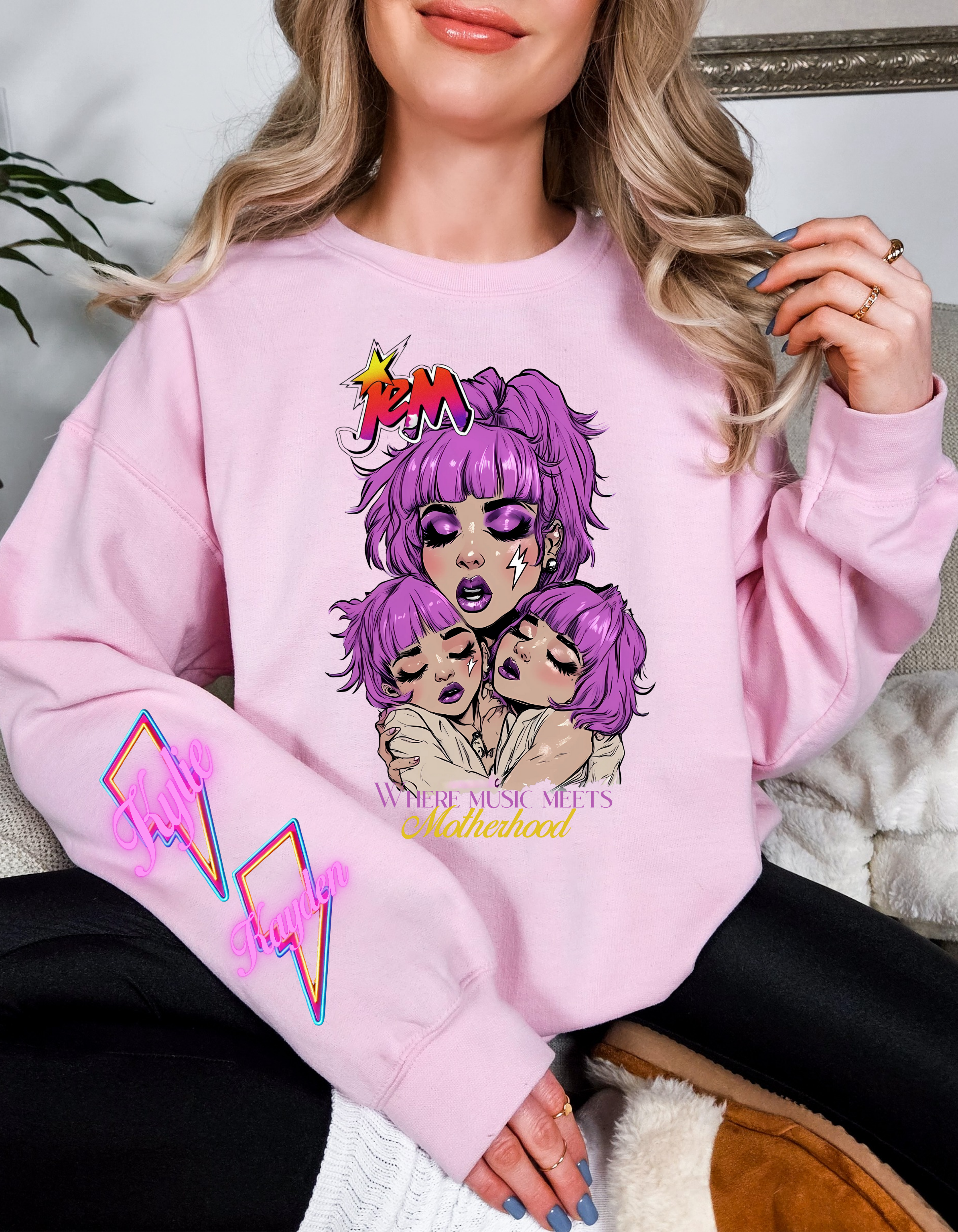 Retro 80er Cartoon Sweatshirt, Personalisierbare Jem and the Holograms Parodie Kleidung, Unisex Crewneck, Individualisierbarer Pullover, Vintage Style