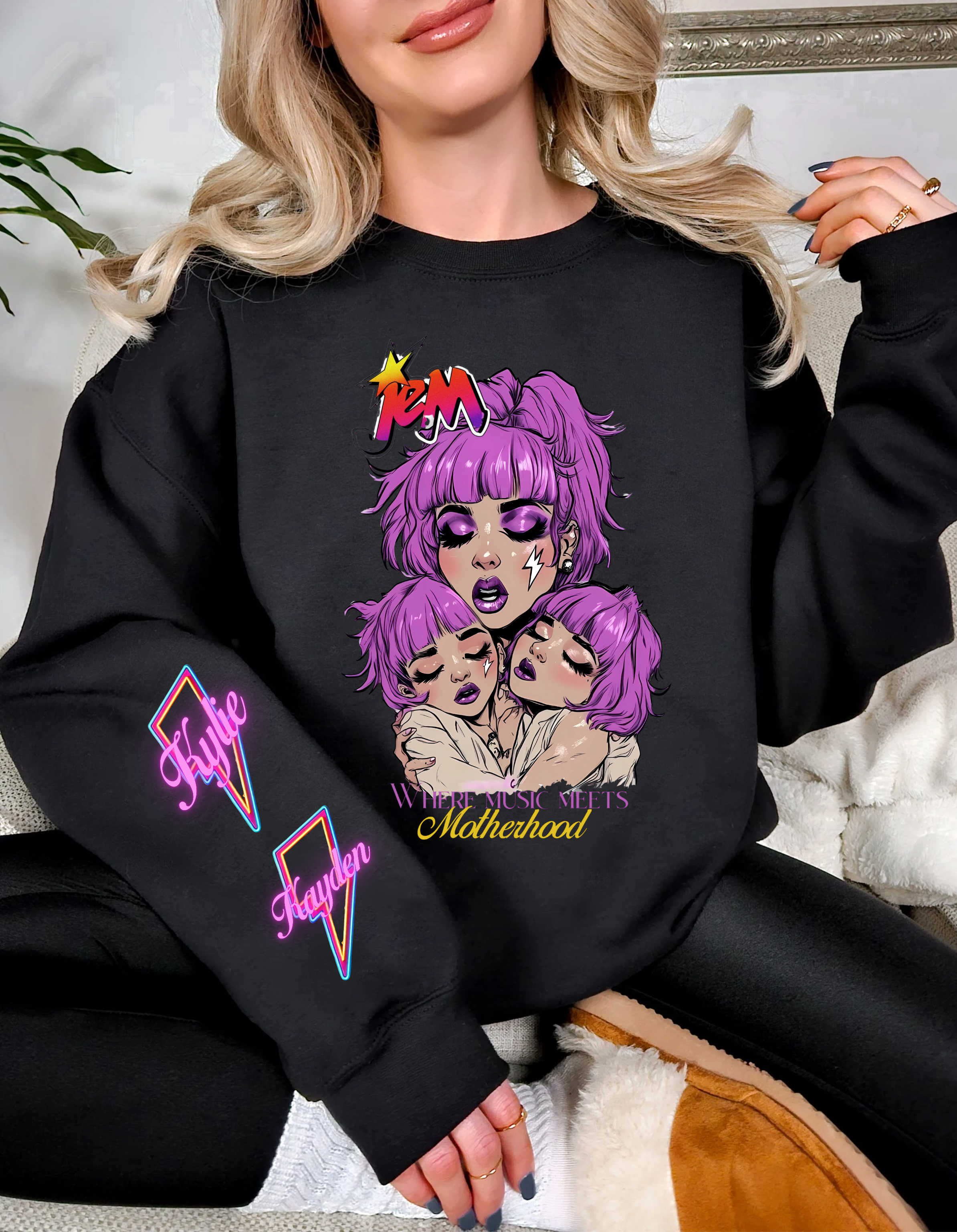 Retro 80er Cartoon Sweatshirt, Personalisierbare Jem and the Holograms Parodie Kleidung, Unisex Crewneck, Individualisierbarer Pullover, Vintage Style